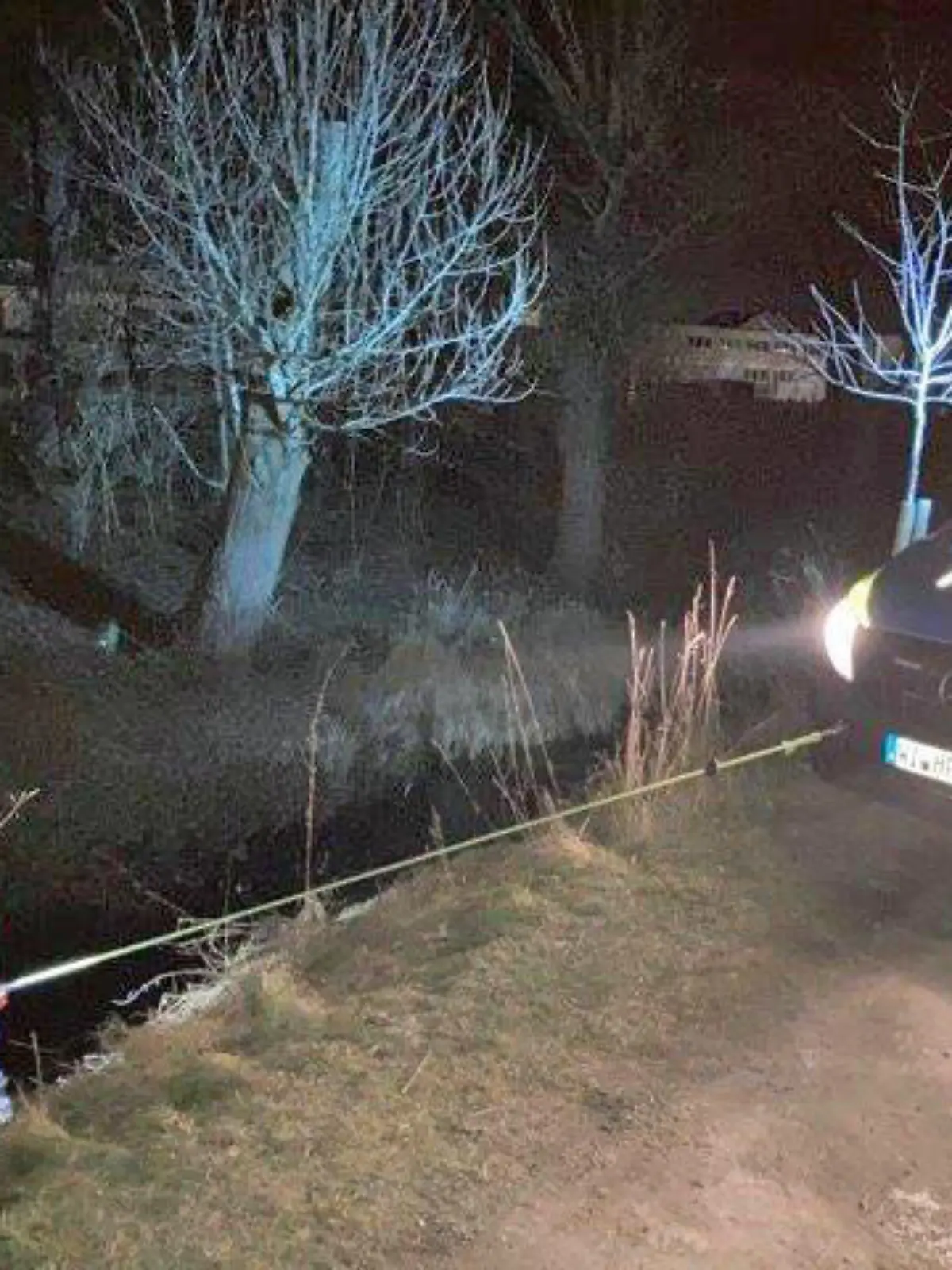 Bergung des Krankenfahrstuhls aus dem Wahlebach