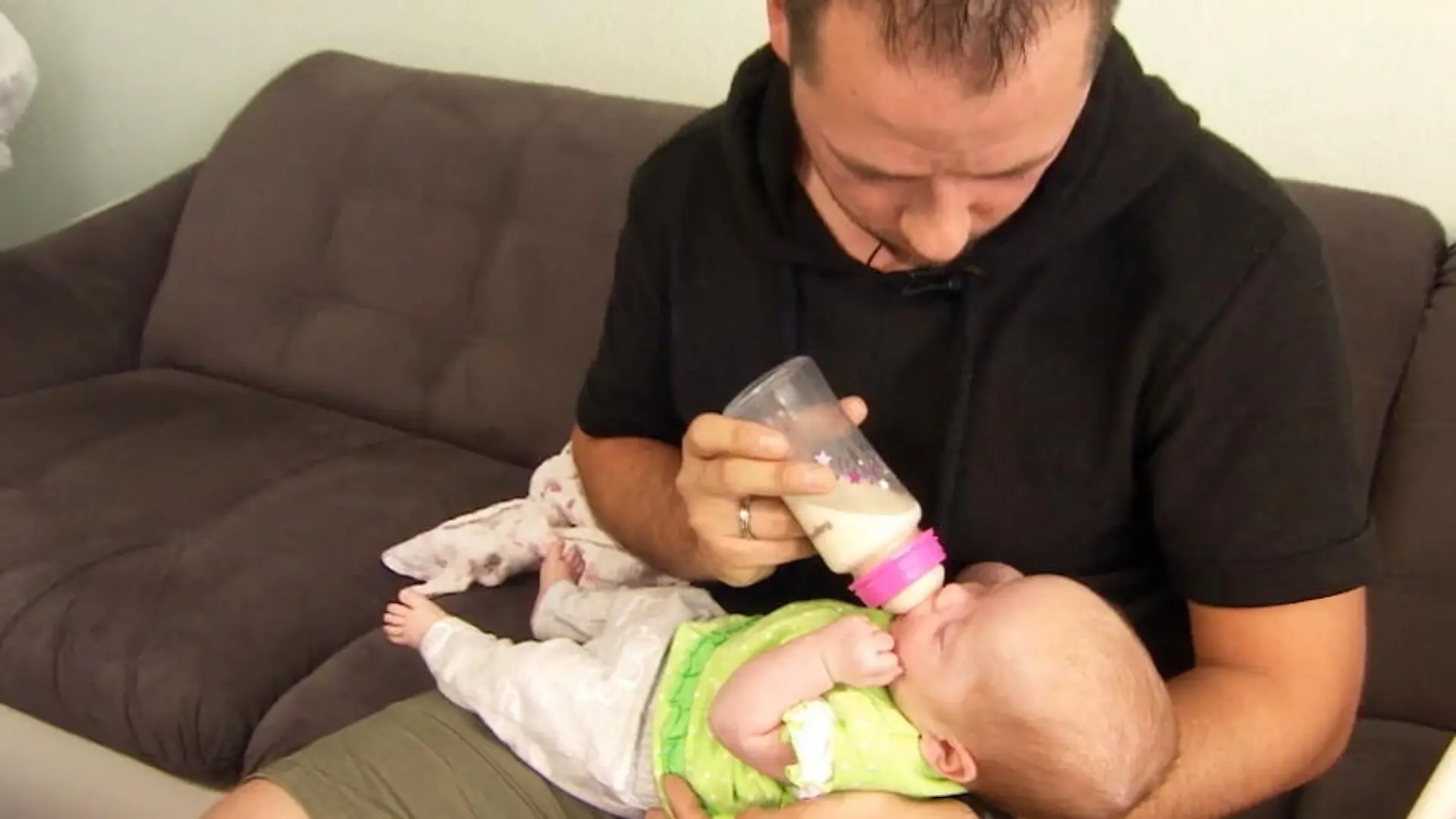 Mutter stirbt kurz nach Geburt So geht es Baby Leonie heute