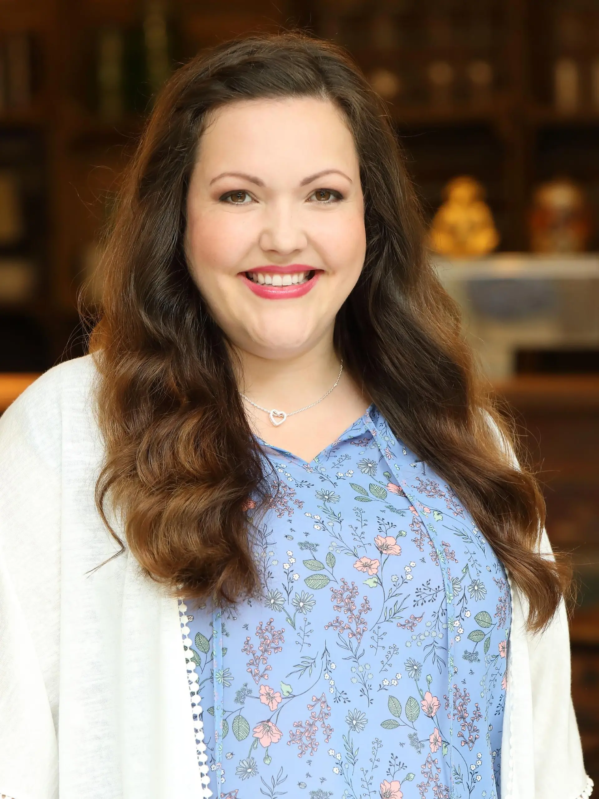 Nadine (Sarah Schalow)