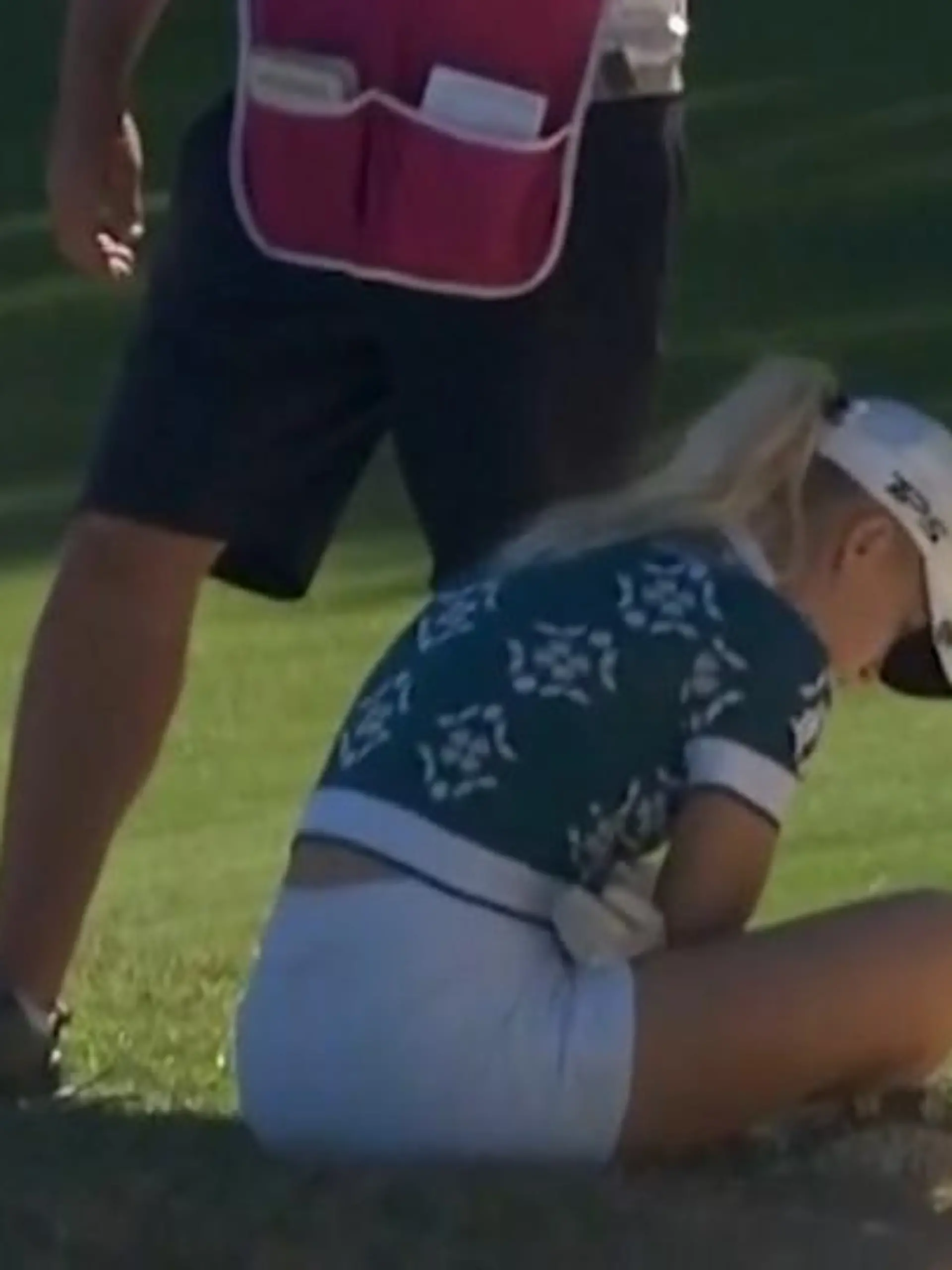 Bild zu: "Golf-Star kollabiert mehrfach - und muss abtransportiert werden"