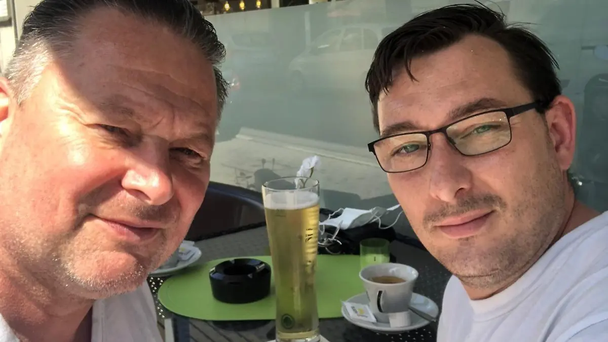 Sascha (l.) und Jonas haben zusammen gearbeitet.