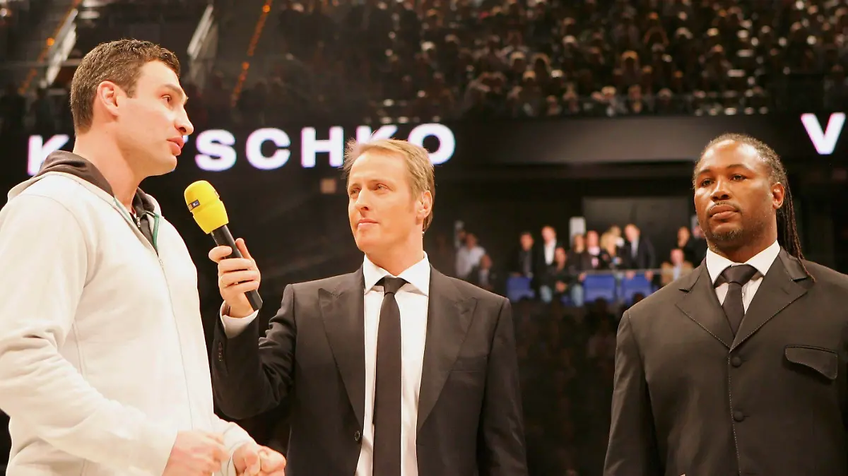MANNHEIM, GERMANY - MARCH 10: Vitali Kitschko (L) of Ukraine speaks as Lennox Lewis (R) of Great Britain looks on prior to the IBO and IBF World Heavyweight Championship fight between Wladimir Klitschko and Ray Austin at the SAP Arena on March 10, 2007 in Mannheim, Germany. (Photo by Martin Rose/Bongarts/Getty Images)