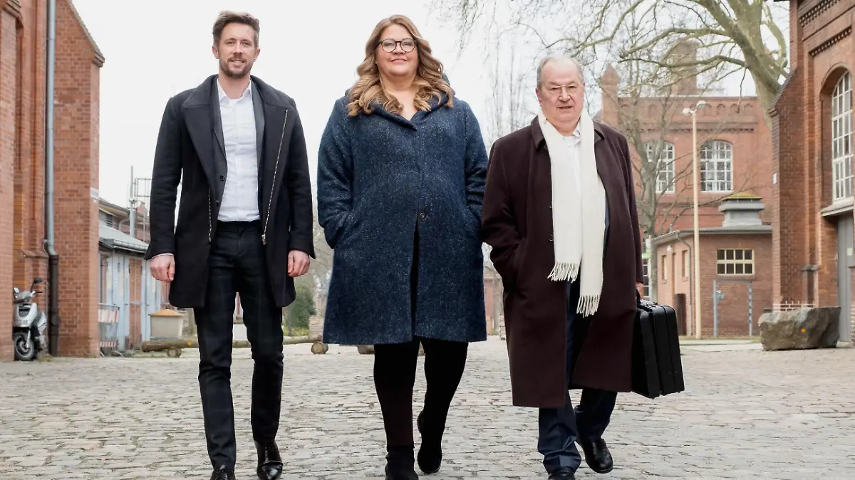 (v.l.) "Höhle der Löwen"-Gründerberater und Start-Up Coach Felix Thönnessen (37), Ex-Hartz-IV-Empfängerin Ilka Bessin (46) und Ex-Bürgermeister des sozialen Brennpunktes Berlin-Neukölln Heinz Buschkowsky (69).