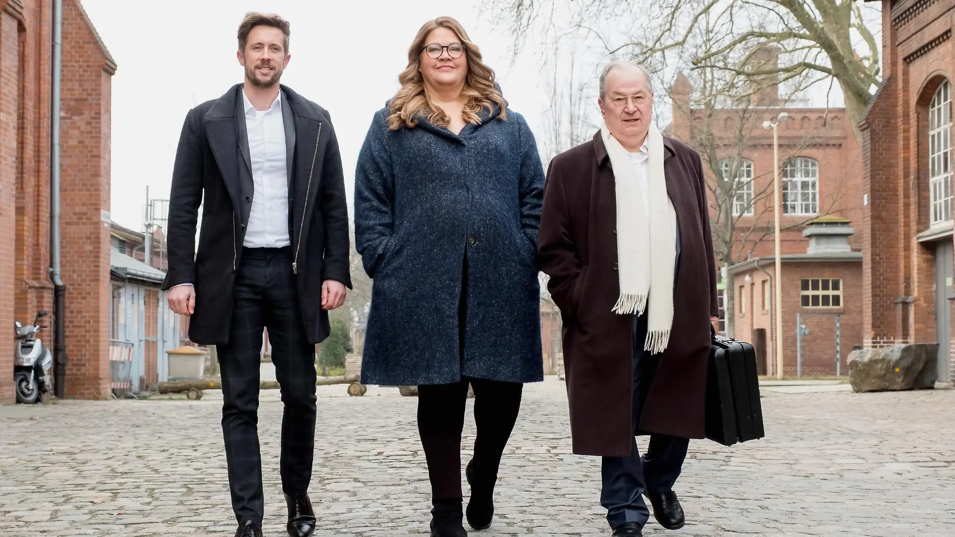(v.l.) "Höhle der Löwen"-Gründerberater und Start-Up Coach Felix Thönnessen (37), Ex-Hartz-IV-Empfängerin Ilka Bessin (46) und Ex-Bürgermeister des sozialen Brennpunktes Berlin-Neukölln Heinz Buschkowsky (69).