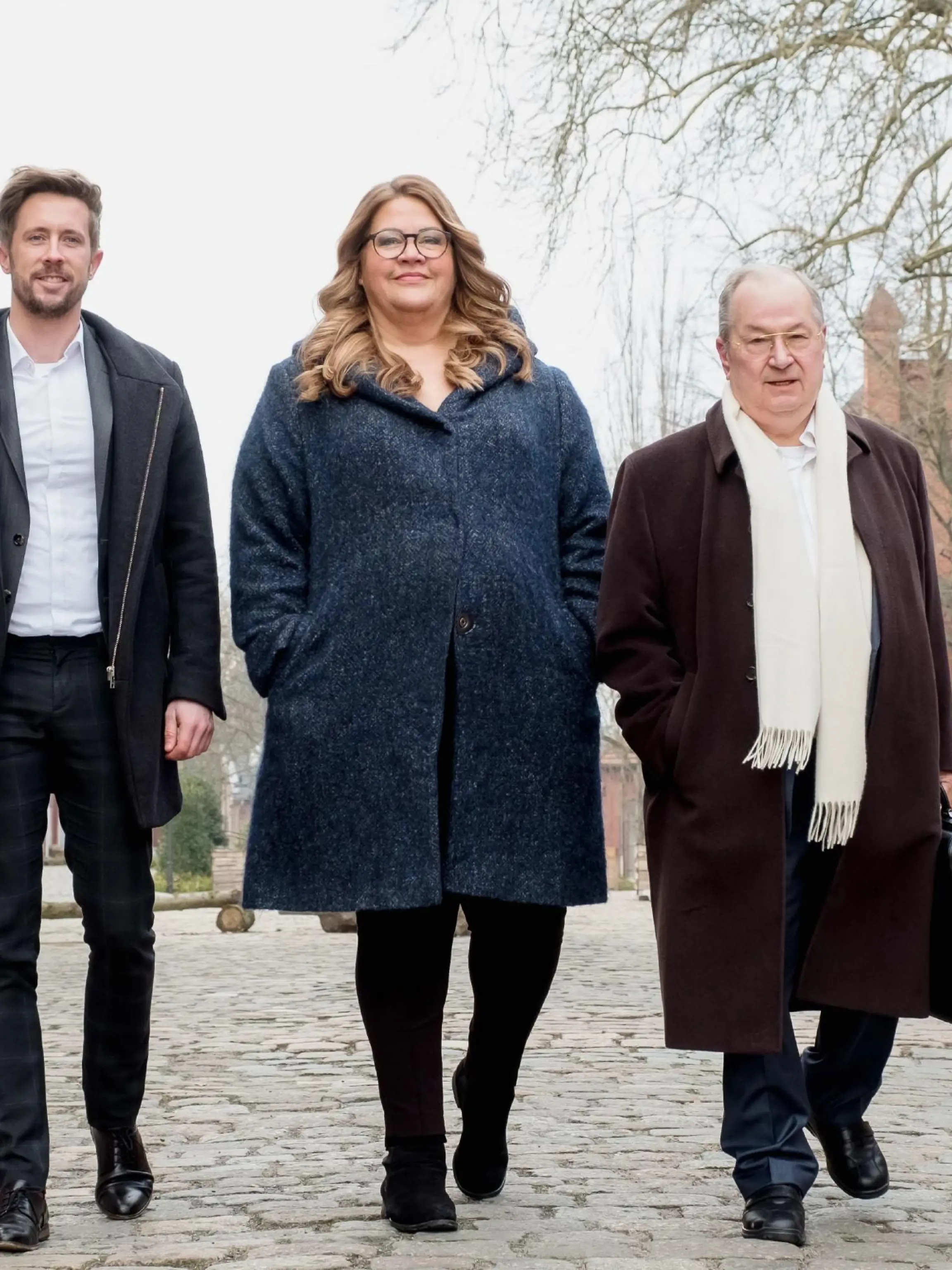 (v.l.) "Höhle der Löwen"-Gründerberater und Start-Up Coach Felix Thönnessen (37), Ex-Hartz-IV-Empfängerin Ilka Bessin (46) und Ex-Bürgermeister des sozialen Brennpunktes Berlin-Neukölln Heinz Buschkowsky (69).