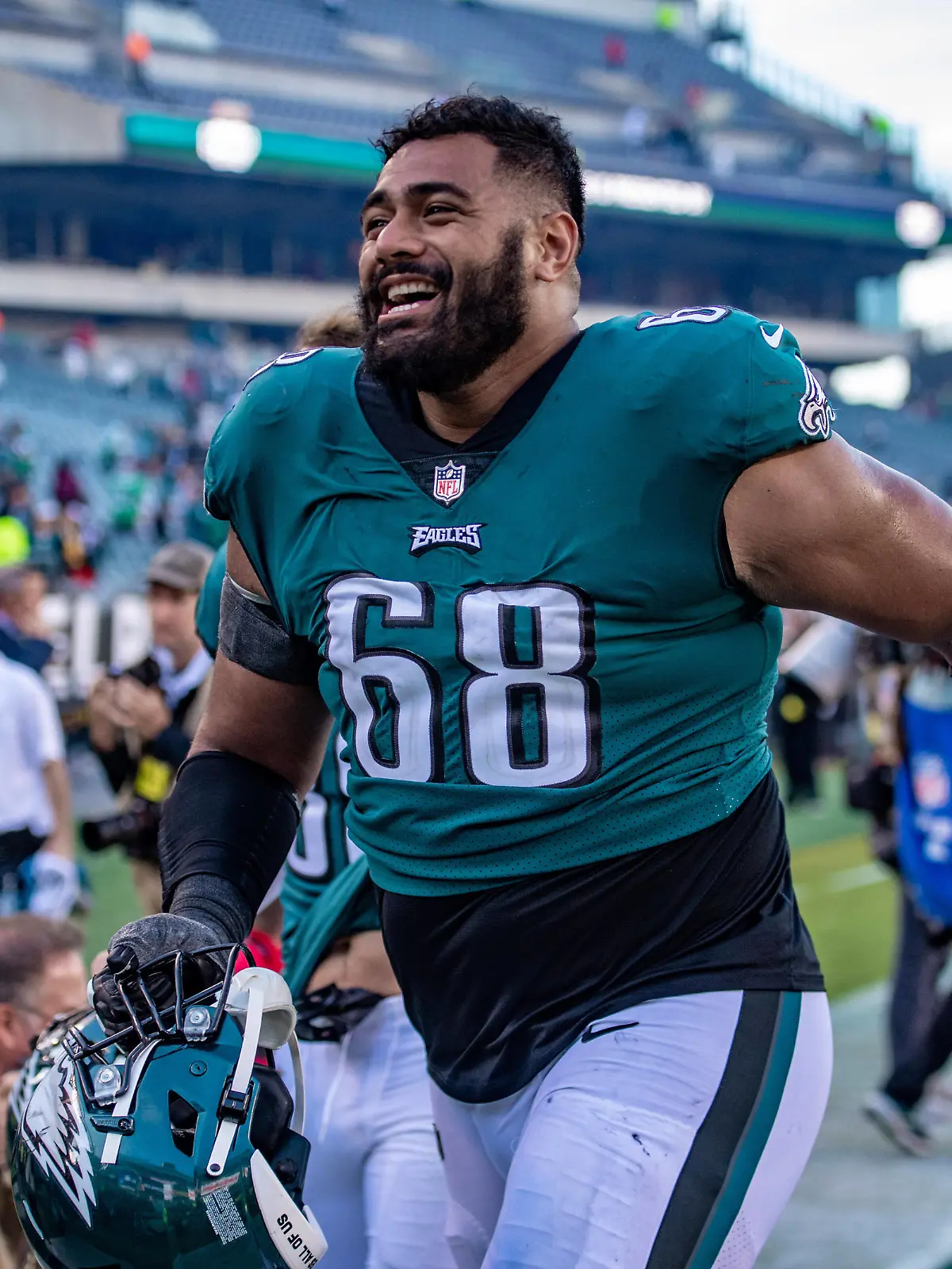 PHILADELPHIA, PA - OCTOBER 30: Philadelphia Eagles offensive tackle Jordan Mailata 68 after the game between the Pittsburgh Steelers and Philadelphia Eagles on Sunday, October 30, 2022 at Lincoln Financial Field in Philadelphia, PA Photo by John Jones/Icon Sportswire NFL, American Football Herren, USA OCT 30 Steelers at Eagles Icon221030239 
