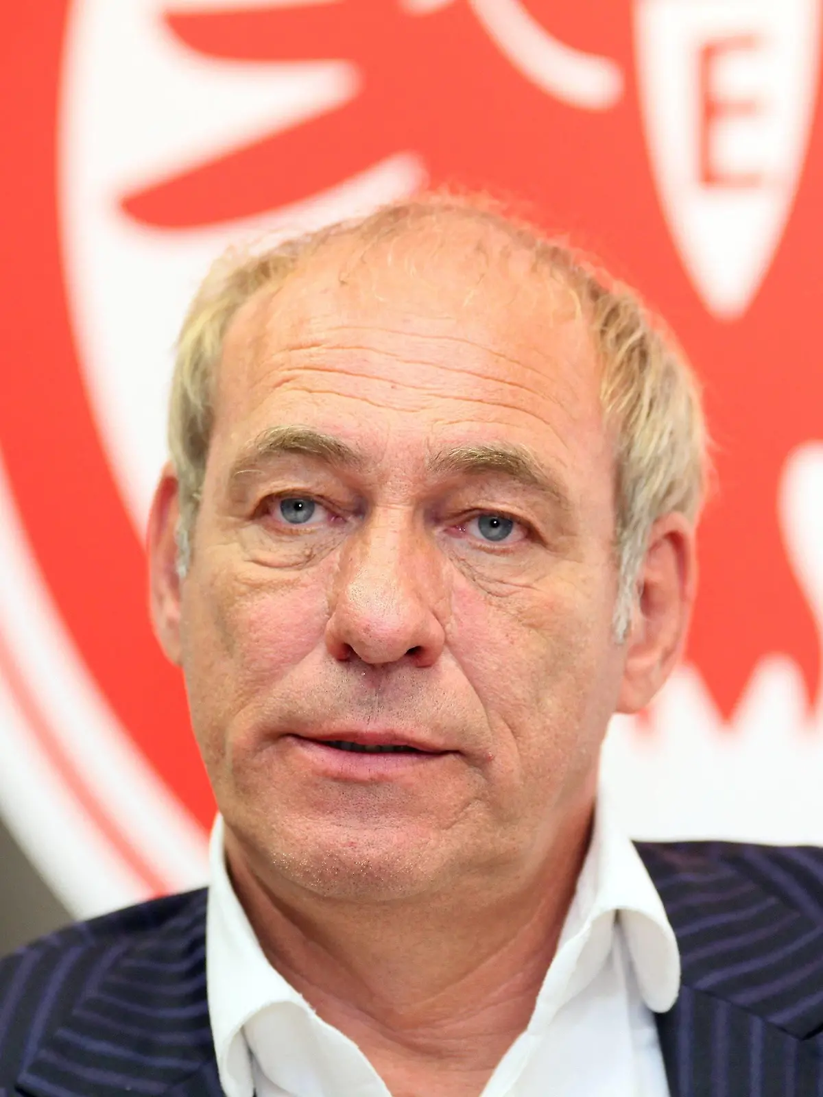 Bildnummer: 07864430  Datum: 16.05.2011  Copyright: imago/Schüler
Präsident Peter Fischer (Eintracht Frankfurt); Fussball Herren GER 1. BL 2010 2011 Abstieg PK Porträt vdig xsp 2011 quer premiumd Fussball Deutschland Bundesliga Eintracht Frankfurt Saison 2010/11 Pressekonferenz Aufsichtsrat Heribert Bruchhagen  o0 Funktionär

Image number 07864430 date 16 05 2011 Copyright imago Students President Peter Fischer Eintracht Frankfurt Football men ger 1 BL 2010 2011 Descent press conference Portrait Vdig  2011 horizontal premiumd Football Germany Bundesliga Eintracht Frankfurt Season 2010 11 Press conference Supervisory Board Heribert Bruchhagen o0 Functionary 