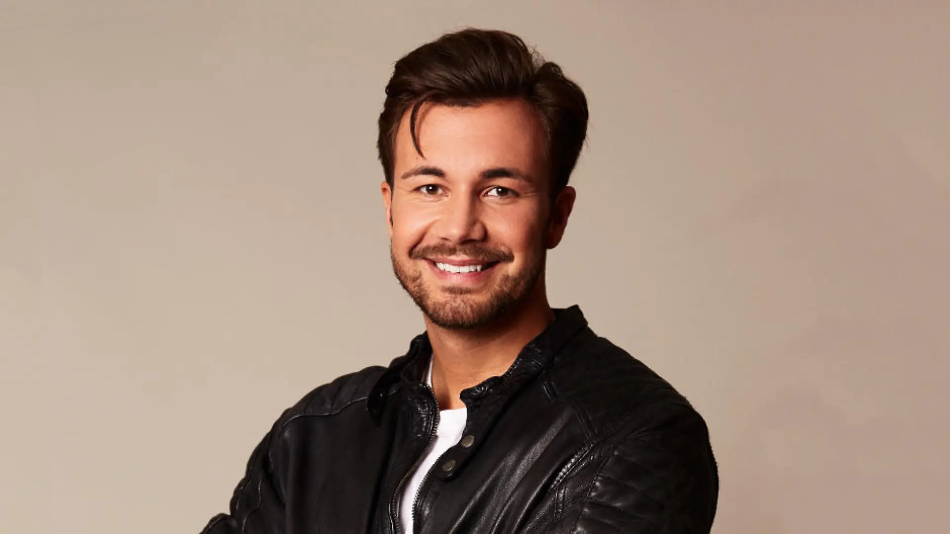 bachelorette bio dennis