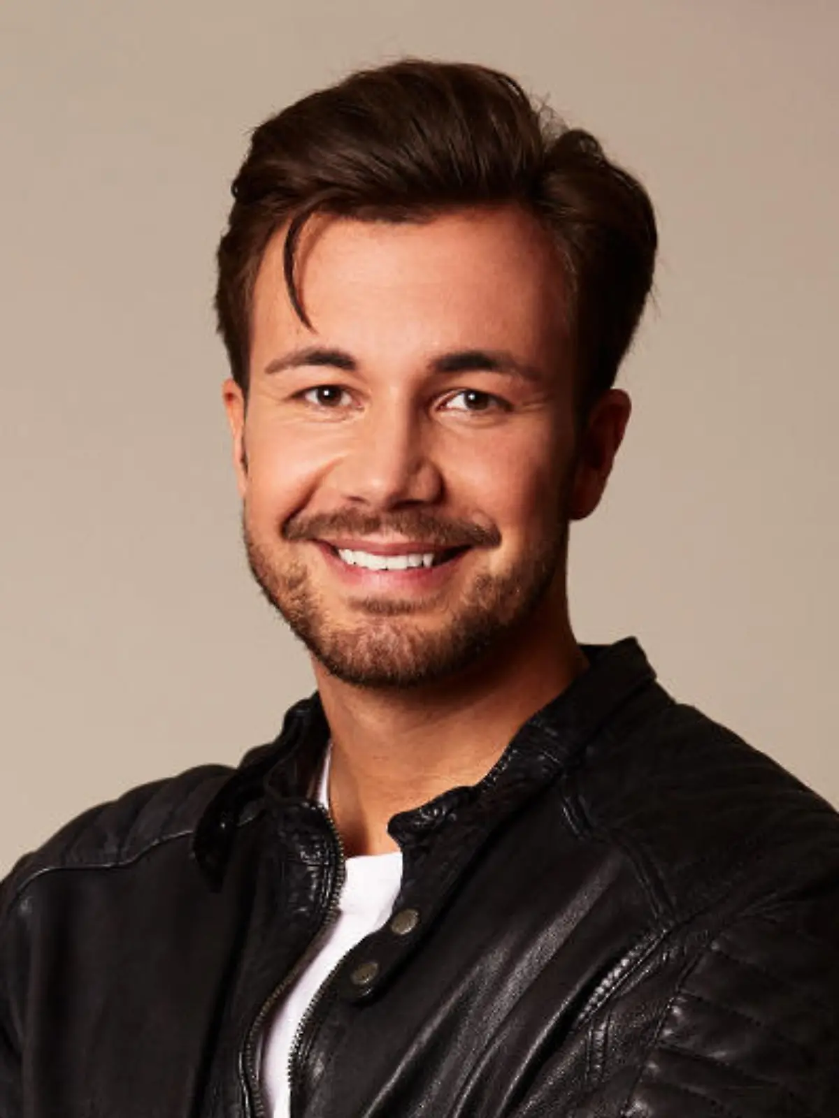 bachelorette bio dennis