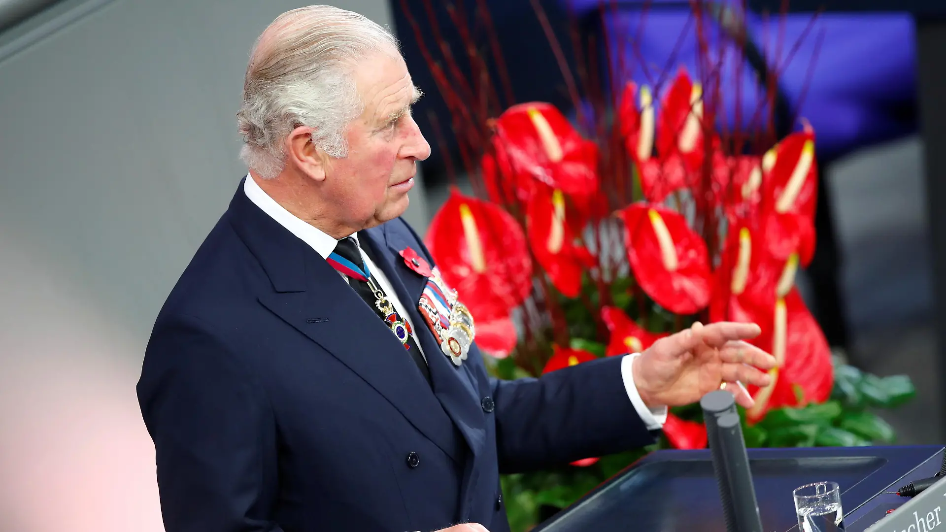Prinz Charles hält im Bundestag eine Gedenkrede zum Volkstrauertag. Der Prinz von Wales und die Herzogin von Cornwall sind anlässlich der zentralen Gedenkveranstaltung zum Volkstrauertag in Berlin. Der diesjährige Volkstrauertag zum Gedenken an die Opfer des Nationalsozialismus und an die Toten beider Weltkriege ist der deutsch-britischen Freundschaft gewidmet.