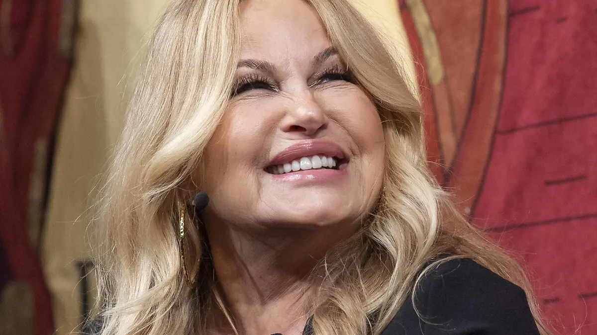 U.S. actress Jennifer Coolidge reacts as she is roasted on stage ahead of being named the Harvard University s Hasty Pudding Theatricals 2023 Woman of the Year during a performance at Harvard University in Cambridge, MA on Saturday, February 04, 2023. PUBLICATIONxINxGERxSUIxAUTxHUNxONLY BOS20230204128 AmandaxSabga