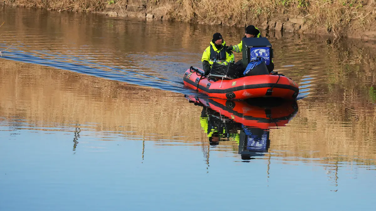 Members of the Specialist Group International continue to search River Wyre for Nicola Bulley who is currently missing in Lancashire, Britain February 6, 2023. REUTERS/Phil Noble