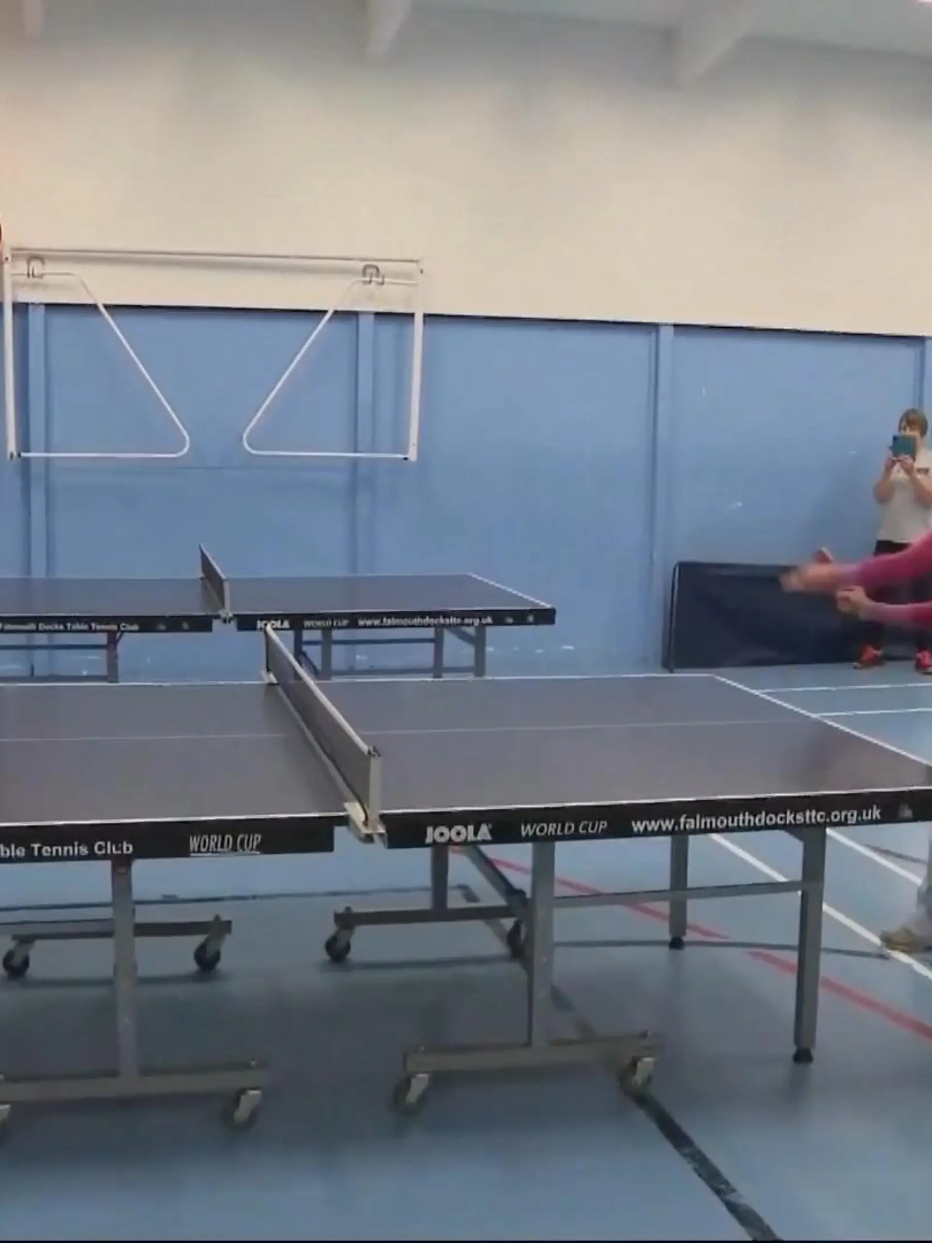 Bei einem Tischtennis-Duell wurden Prinz William und seine Prinzessin Kate plötzlich zu Rivalen. Wer sich dabei besser machte, zeigen wir im Video.