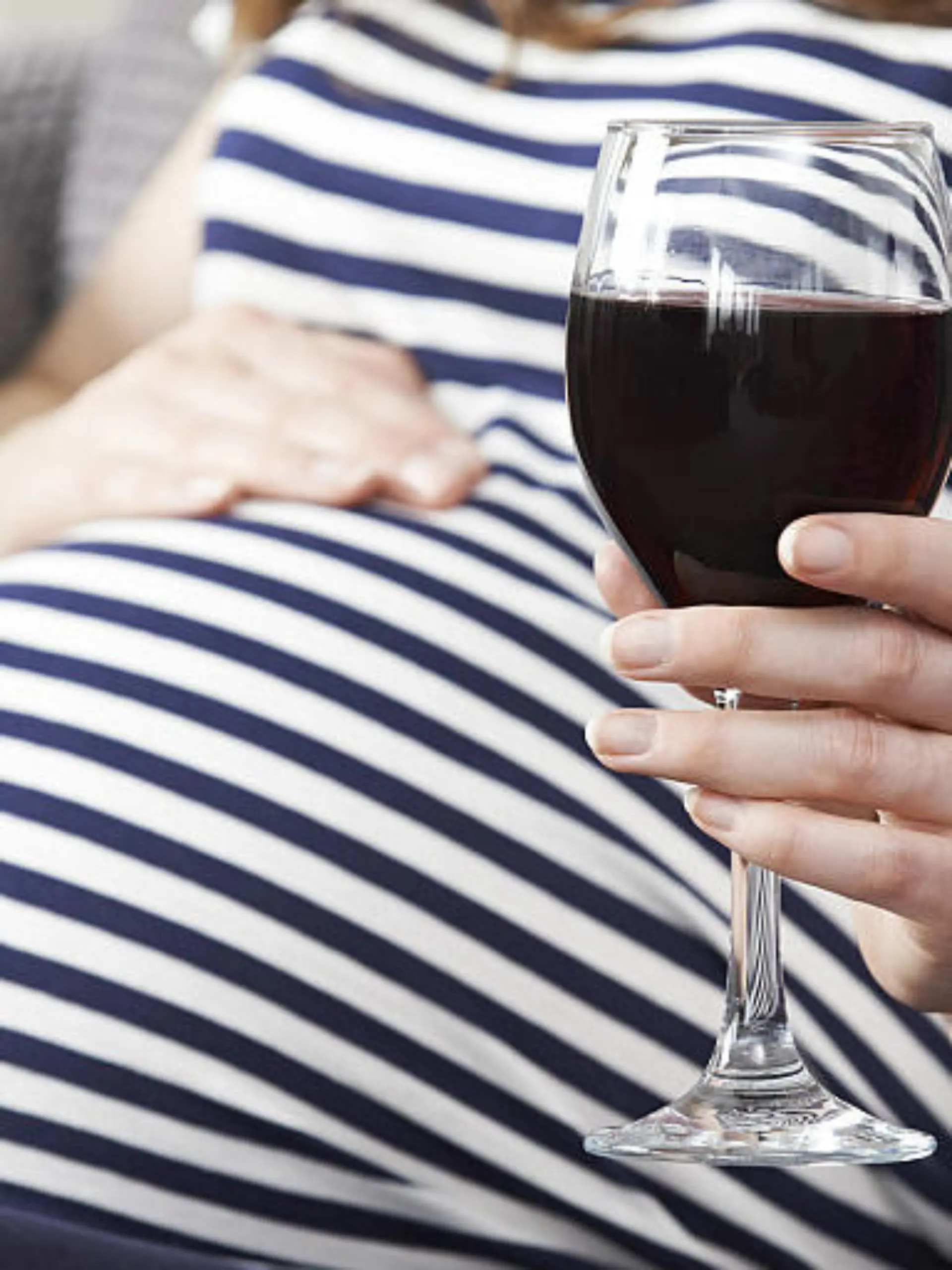 Bild zu: "So sehr schadet Alkohol dem Baby"