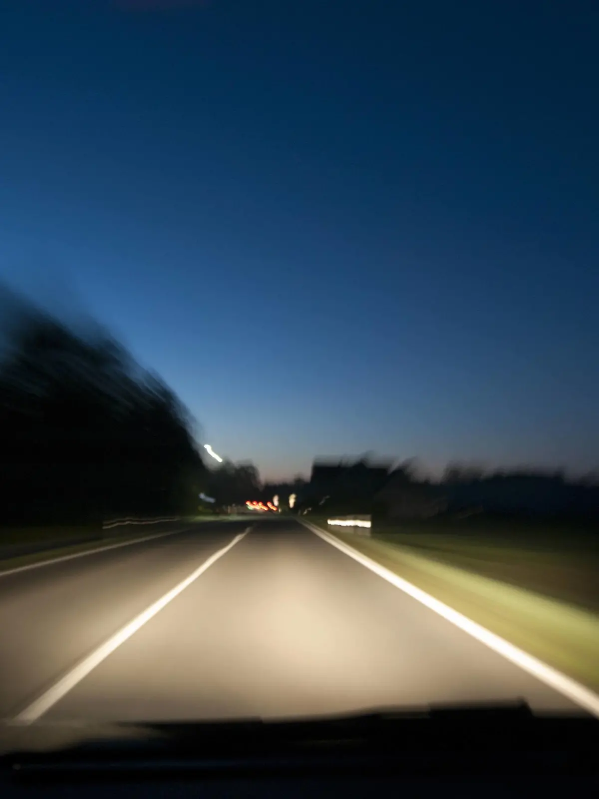 Auf der A2 haben bisher unbekannte Täter Bildschirme und Laptops aus einem fahrenden LKW gestohlen.
