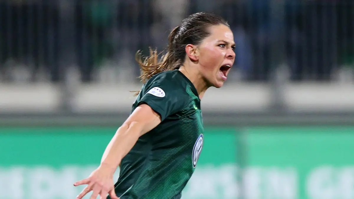 VfL vs Olympique Lyon, CL Frauen Wolfsburg, Deutschland. 27.03.2019, FUßBALL - VfL Wolfsburg vs Olympique Lyon, Champions League Frauen, Viertelfinale, Saison 2018/19. Sara Björk Gunnarsdottir (VfL Wolfsburg) Wolfsburg *** VfL vs Olympique Lyon CL Women Wolfsburg Germany 27 03 2019 FOOTBALL VfL Wolfsburg vs Olympique Lyon Champions League Womens Quarter Finals Season 2018 19 Sara Björk Gunnarsdottir VfL Wolfsburg Wolfsburg  