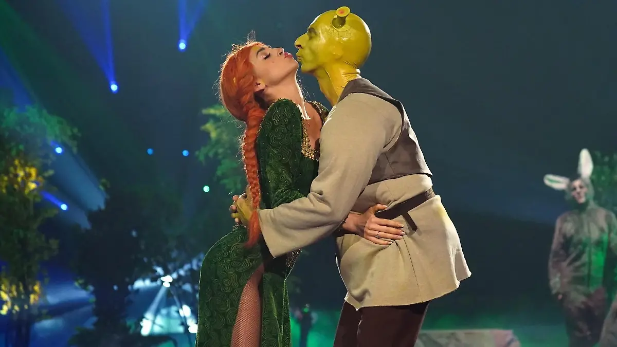 Ingolf Lück und Ekaterina Leonova tanzen Freestyle zu einem Medley zu "Shrek".      
Verwendung der Bilder für Online-Medien ausschließlich mit folgender Verlinkung:'Alle Infos zu 'Let's Dance' im Special bei RTL.de: http://www.rtl.de/cms/sendungen/lets-dance.html