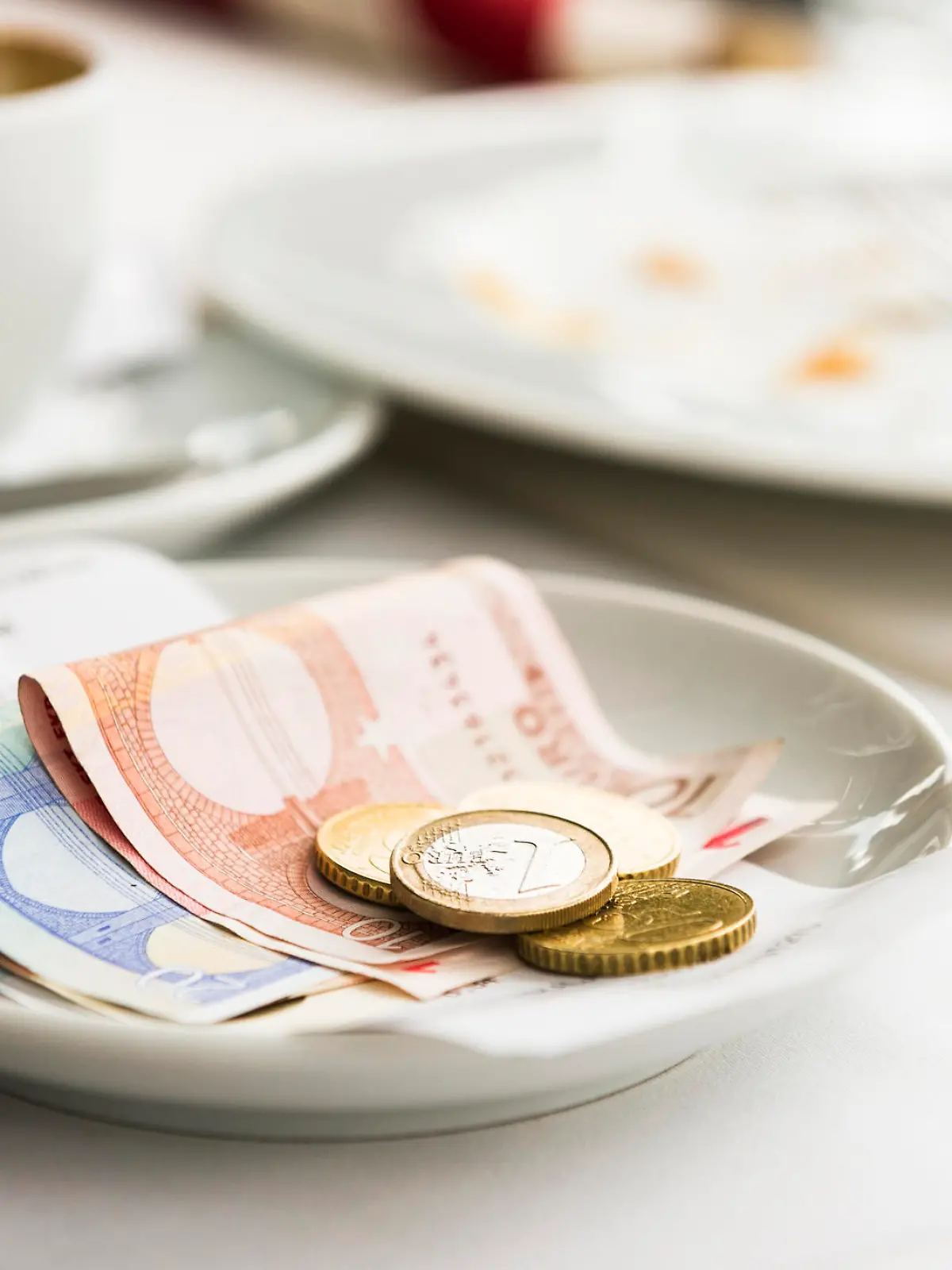 Trinkgeld liegt auf dem Tisch