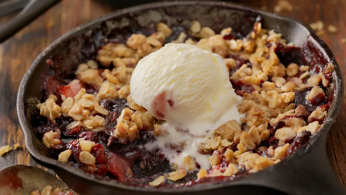 So geht der Beeren-Crumble 