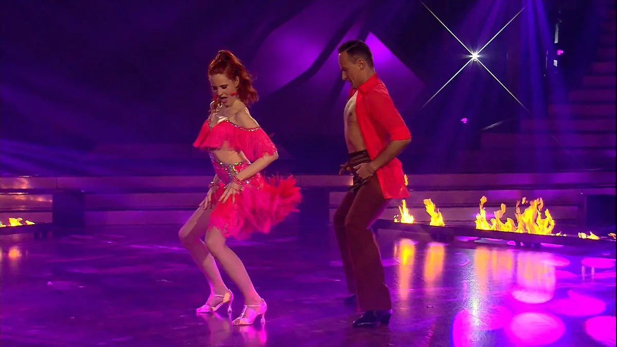 Barbara Meier & Sergiu Luca tanzen ihr erste Salsa Let's Dance 2018: Finale