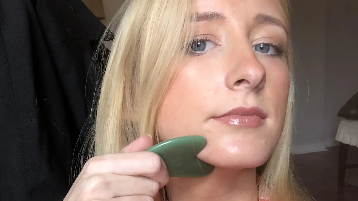 PIC FROM Kennedy News and Media (PICTURED: Helen Bender, 26, from Mobile Alabama, who discovered a lump which turned out to be stage IV melanoma, after using viral TikTok beauty tool, a gua shua, to massage her jawline) An estate agent claims a viral TikTok beauty massage hack saved her life - after discovering a lump on her neck that turned out to be CANCER. Helen Bender was using a popular gua shua massage tool on her face in a bid to sculpt a 'skinnier' jawline and soothe her neck muscles in April 2022, when she first felt the bump under her skin. Unfazed, the 26-year-old believed it to be a swollen lymph node caused by her being run down with a cold. DISCLAIMER: While Kennedy News and Media uses its best endeavours to establish the copyright and authenticity of all pictures supplied, it accepts no liability for any damage, loss or legal action caused by the use of images supplied and the publication of images is solely at your discretion. SEE KENNEDY NEWS COPY - 0161 697 4266