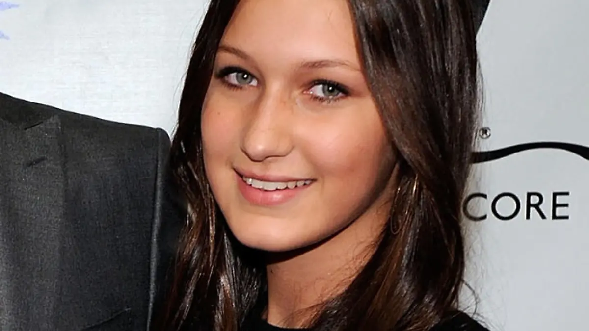 Sah mal ganz anders aus: Bella Hadid (rechts) bei einer Veranstaltung im Jahr 2010