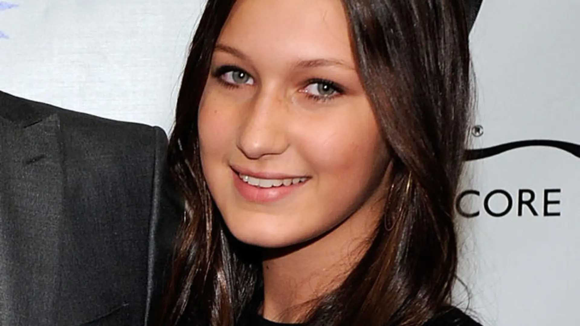 Sah mal ganz anders aus: Bella Hadid (rechts) bei einer Veranstaltung im Jahr 2010