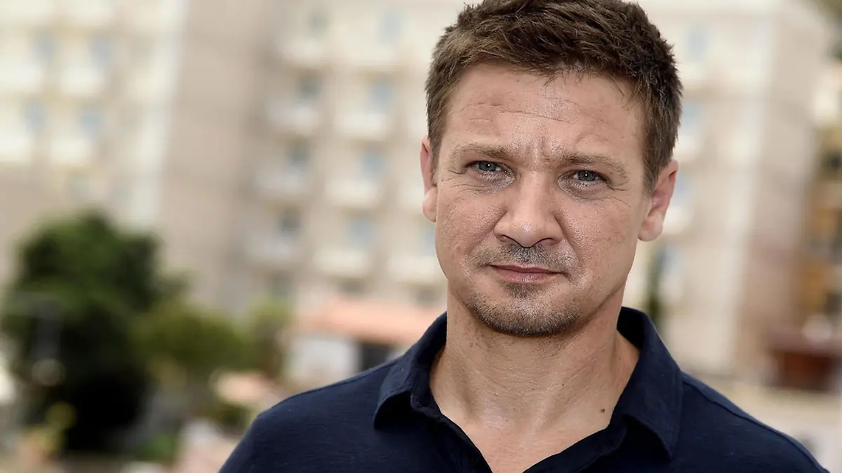 ARCHIV - 17.06.2016, Italien, Taormina: US-Schauspieler Jeremy Renner, aufgenommen beim Taormina Film Festival. Jeremy Renner («Avengers: Endgame», «Arrival») ist US-Medienberichten zufolge nach einem schweren Unfall beim Schneeräumen operiert worden. Sein Zustand sei weiter kritisch, aber stabil, berichten der Sender CNN und die Zeitung «New York Times» unter Berufung auf eine Sprecherin des Schauspielers. (Zu dpa «US-Medien: Schauspieler Jeremy Renner nach Unfall operiert») Foto: Claudio Onorati/ANSA/EPA/dpa +++ dpa-Bildfunk +++