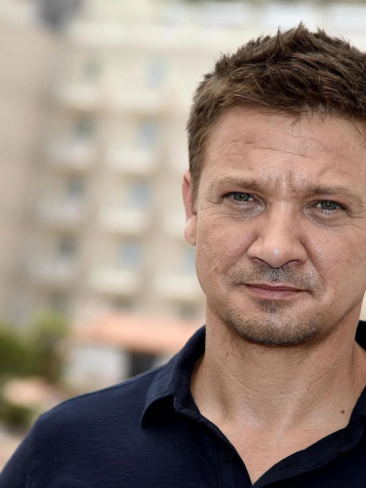 ARCHIV - 17.06.2016, Italien, Taormina: US-Schauspieler Jeremy Renner, aufgenommen beim Taormina Film Festival. Jeremy Renner («Avengers: Endgame», «Arrival») ist US-Medienberichten zufolge nach einem schweren Unfall beim Schneeräumen operiert worden. Sein Zustand sei weiter kritisch, aber stabil, berichten der Sender CNN und die Zeitung «New York Times» unter Berufung auf eine Sprecherin des Schauspielers. (Zu dpa «US-Medien: Schauspieler Jeremy Renner nach Unfall operiert») Foto: Claudio Onorati/ANSA/EPA/dpa +++ dpa-Bildfunk +++