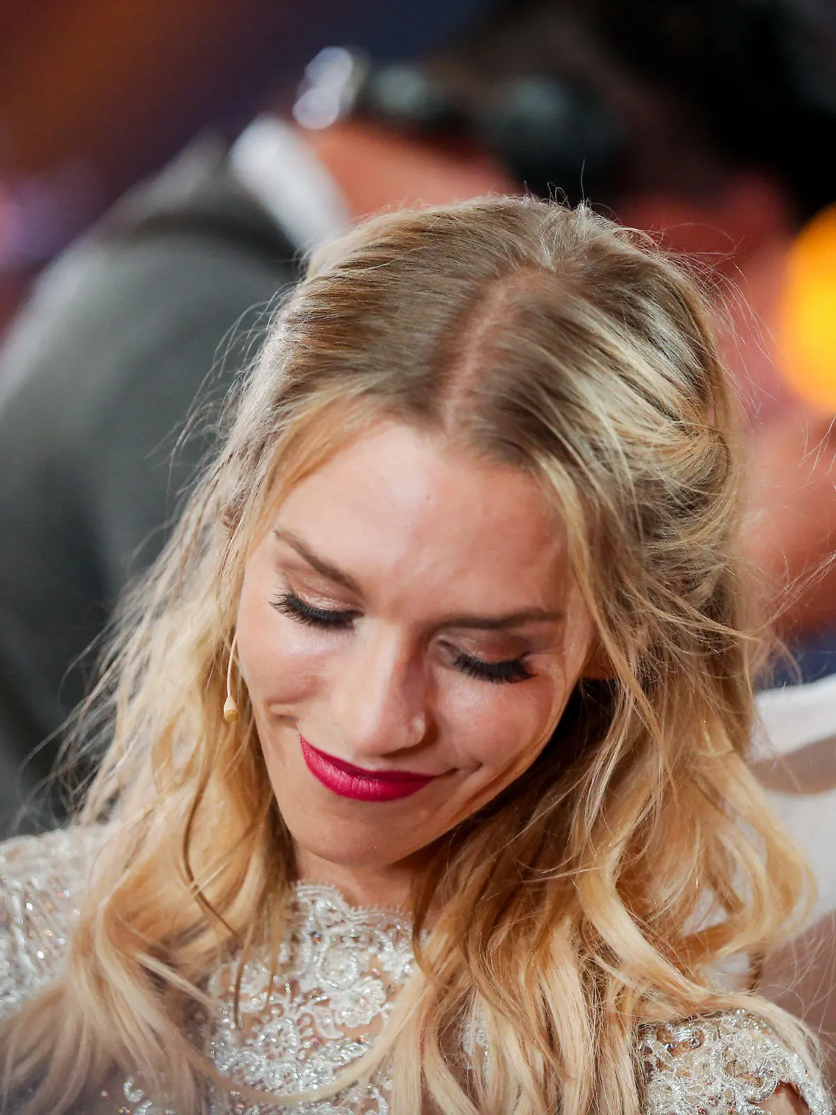 01.06.2018, Nordrhein-Westfalen, Köln: Schauspielerin Julia Dietze und Profitänzer Massimo Sinato stehen beim Halbfinale der RTL-Tanzshow Let's Dance nebeneinander. Sie sind ausgeschieden. Foto: Rolf Vennenbernd/dpa +++ dpa-Bildfunk +++