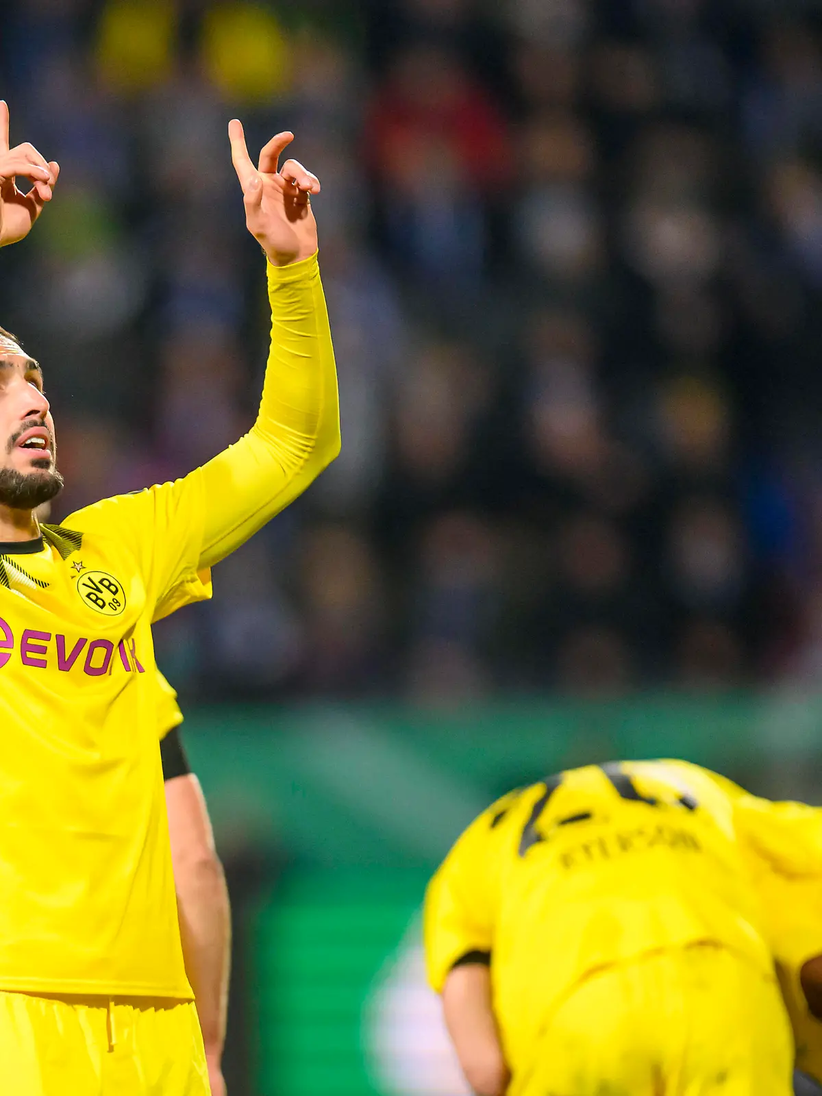 Fußball: DFB-Pokal: Achtelfinale VfL Bochum - Borussia Dortmund am 08.02.2023 im Vonovia Ruhrstadion in Bochum Nordrhein-Westfalen. Tor zum 0:1, Torjubel, Jubel, Freude von Dortmund s Emre Can DFL REGULATIONS PROHIBIT ANY USE OF PHOTOGRAPHS AS IMAGE SEQUENCES AND/OR QUASI-VIDEO. *** Soccer DFB Cup Round of 16 VfL Bochum Borussia Dortmund on 08 02 2023 at Vonovia Ruhrstadion in Bochum North Rhine Westphalia goal to 0 1, goal celebration, cheers, joy of Dortmund s Emre Can DFL REGULATES PROHIBIT ANY USE OF PHOTOGRAPHS AS IMAGE SEQUENCES AND OR QUASI VIDEO Copyright: xNeundorf/Kirchner-Mediax