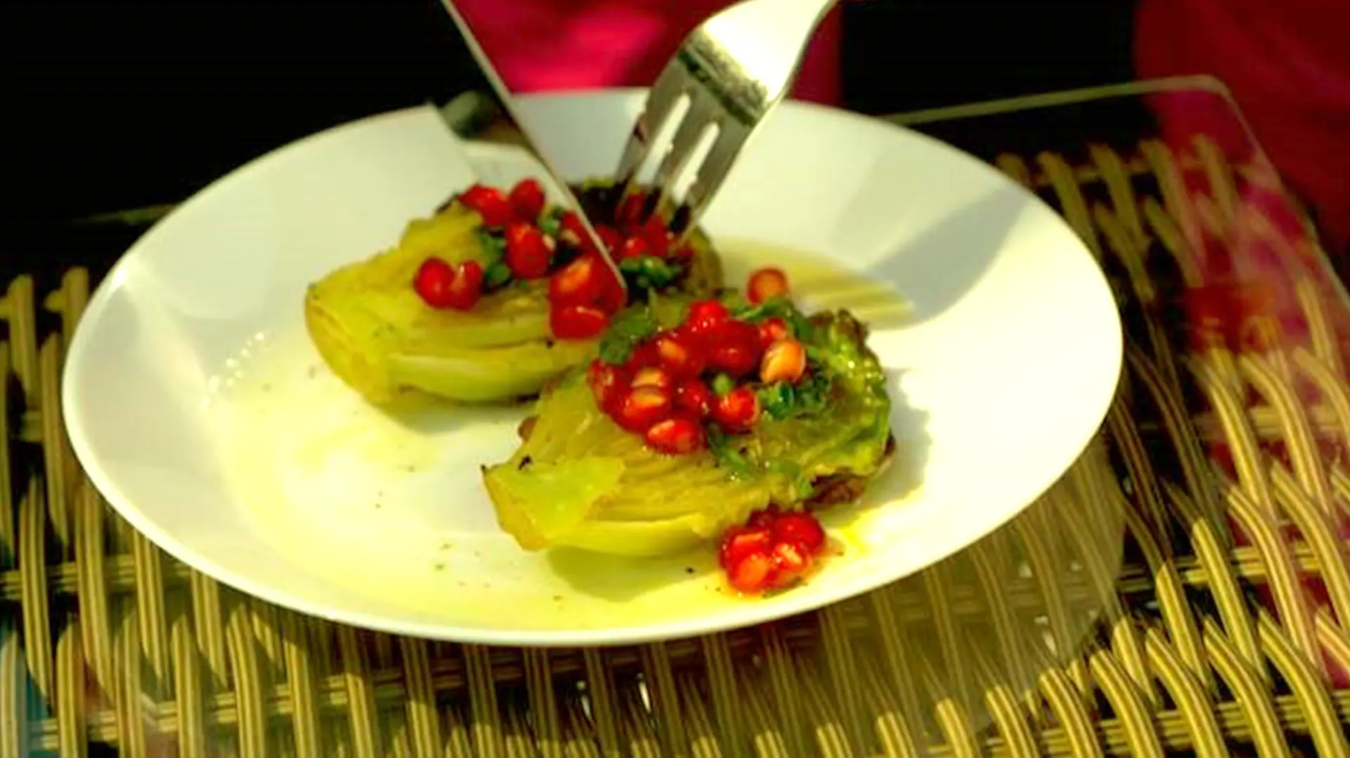 Salatherzen mit Granatapfel-Dressing