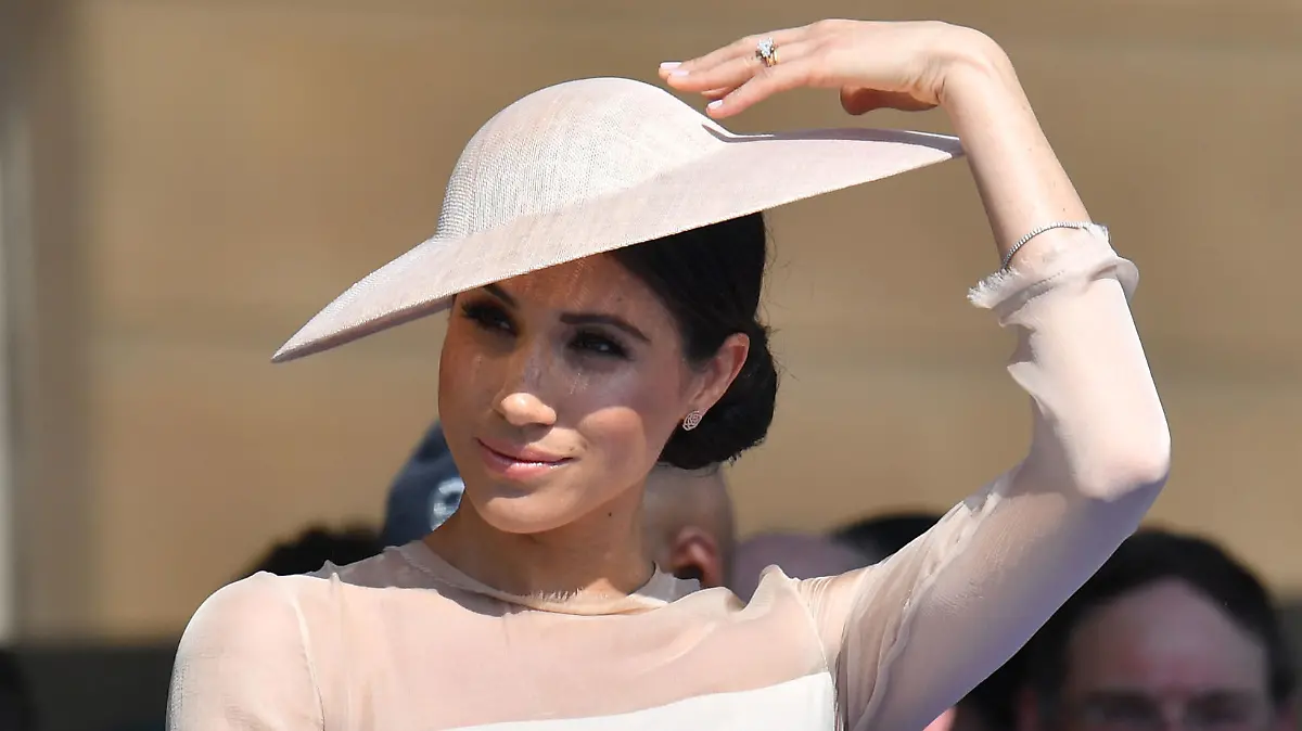 22.05.2018, Großbritannien, London: Herzogin Meghan kommt zu einem Gartenfest im Buckingham Palace. Es ist der erste öffentliche Auftritt von Herzogin Meghan nach ihrer Hochzeit mit Prinz Harry am 19. Mai. Foto: Dominic Lipinski/PA Wire/dpa +++ dpa-Bildfunk +++