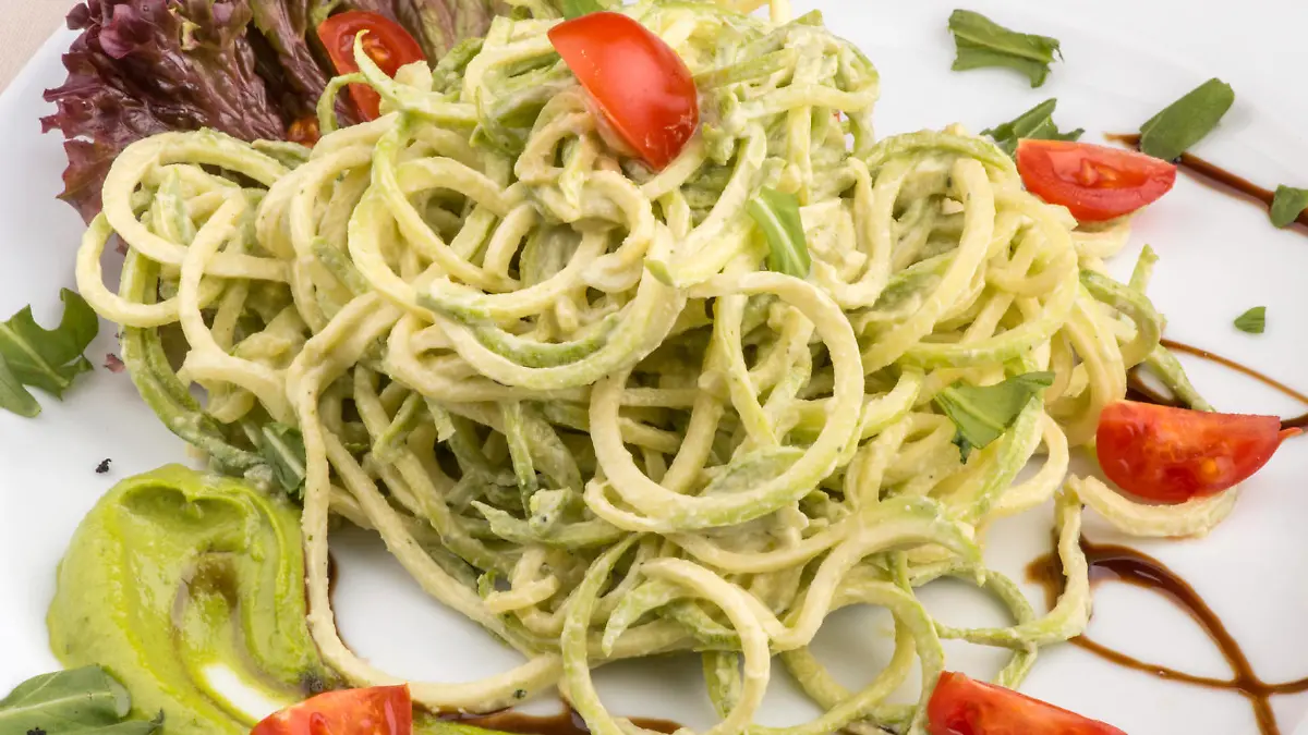 Vegan spaghetti of zucchini