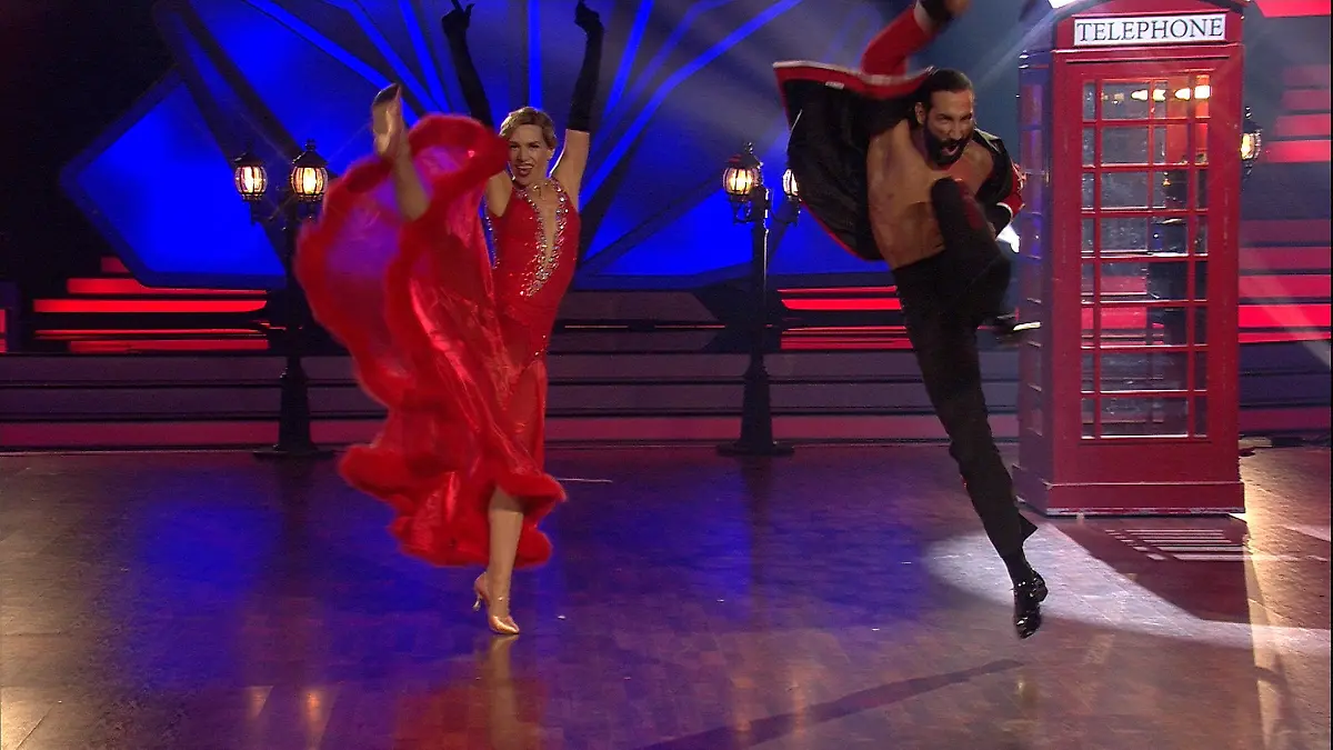 Julia Dietze räumt beim Slowfox voll ab Let's Dance 2018: Die 10. Liveshow