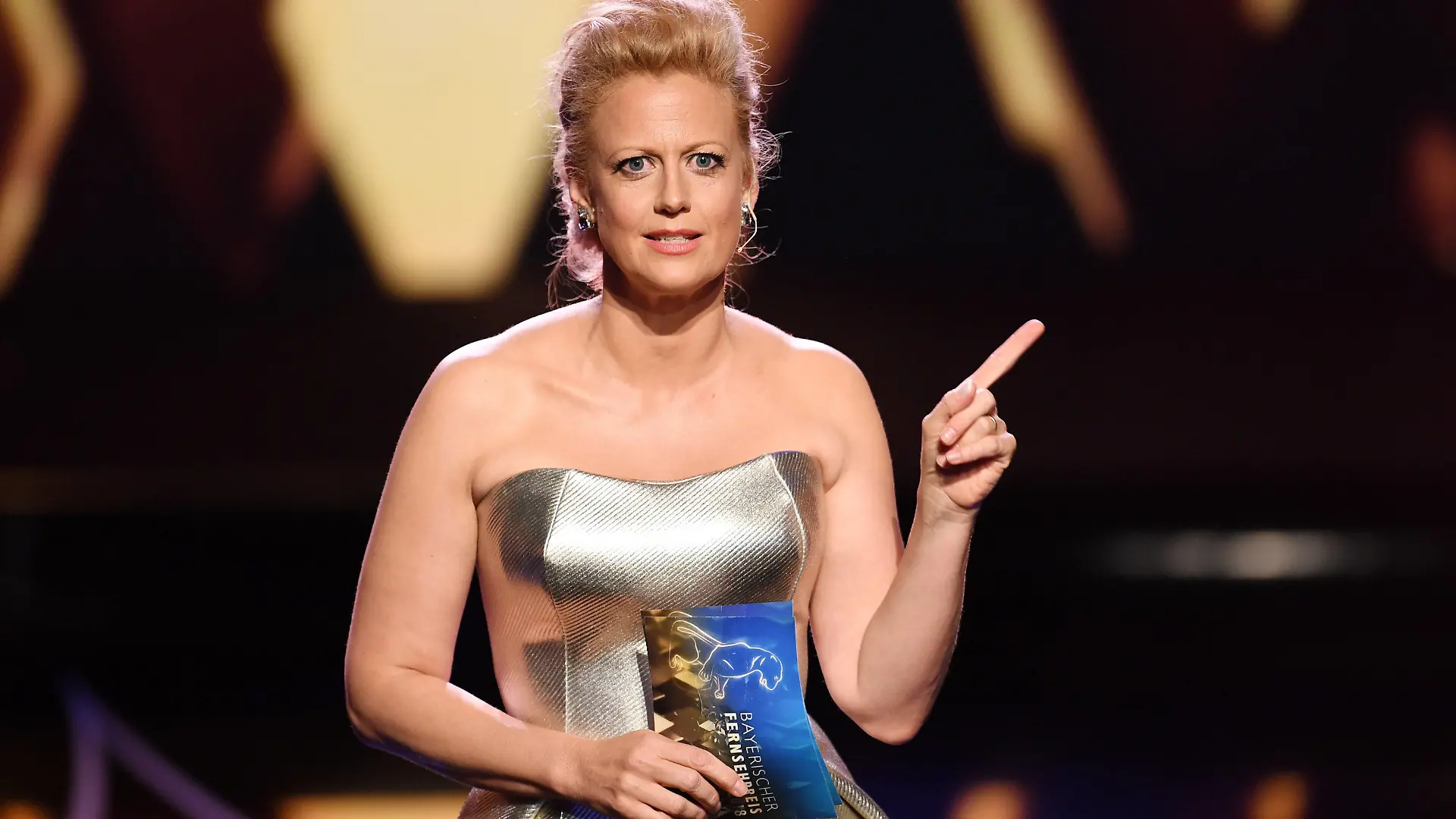 18.05.2018, Bayern, München: Barbara Schöneberger, Moderatorin, bei der Verleihung des Bayerischen Fernsehpreises im Prinzregententheater. Foto: Tobias Hase/dpa +++ dpa-Bildfunk +++