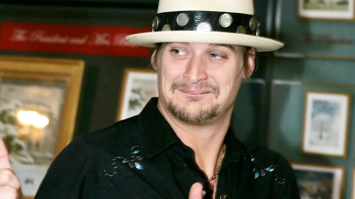 Singer Kid Rock arrives at the White House prior to attending the Kennedy Center Honors Gala on Sunday, Dec. 4, 2005, in Washington. Artists from around the world were to join President Bush and Laura Bush in an evening ceremony at the John F. Kennedy Center for the Performing Arts, honoring performer Tina Turner, 66, actor Robert Redford, 68, crooner Tony Bennett, 79, former ballerina Suzanne Farrell, 60, and actress Julie Harris, 80. (AP Photo/Evan Vucci)