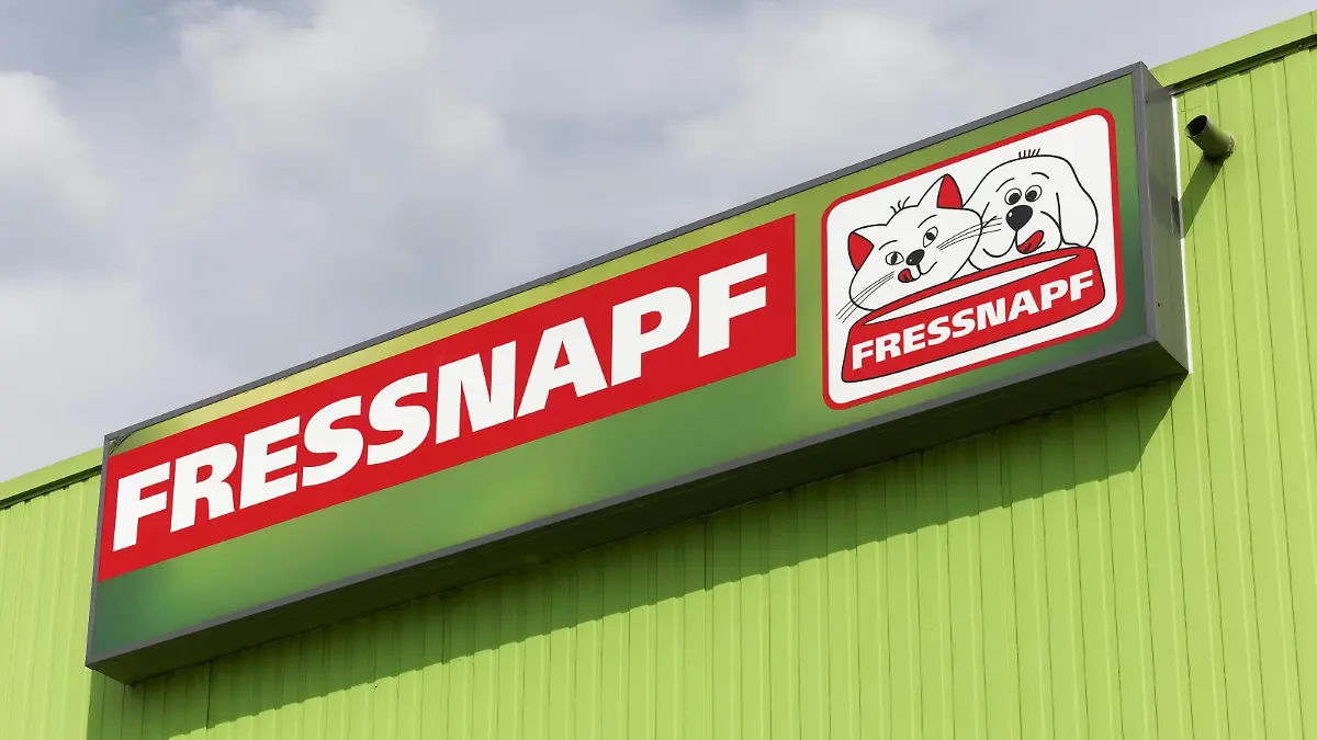 Fressnapf, Logo am Markt, Fachhandelskette für Tiernahrung, Heimtierbedarf, Duisburg, Nordrhein-Westfalen, Deutschland, Europa