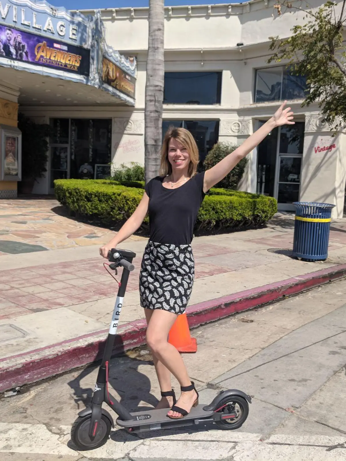 Hollywood-Bloggerin Claudia Oberst hat den Tretroller 'Bird' getestet