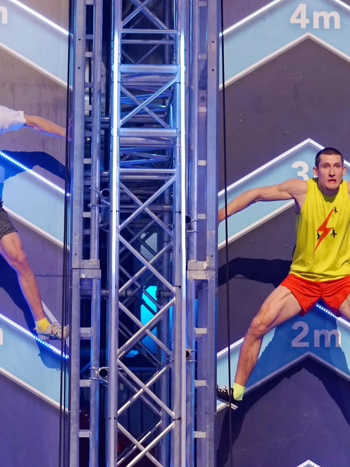 BU: In der Finalqualifikation treten die Teams von "Flash Berlin" mit Kapitän Alex Grunwald (r.) und  "Buddi" mit Kapitän Julius Malassa in einem Staffellauf auf einem ausgedehnten Parcours gegeneinander an. 
BB: Erste Staffel, Foto: MG RTL D / Stefan Gregorowius, AZ 16.02.2018, AZ 01, AZ01, Finalqualifikation
