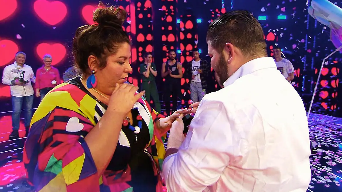 Janina bekommt einen Heiratsantrag auf der Bühne DSDS 2018: Die 3. Mottoshow