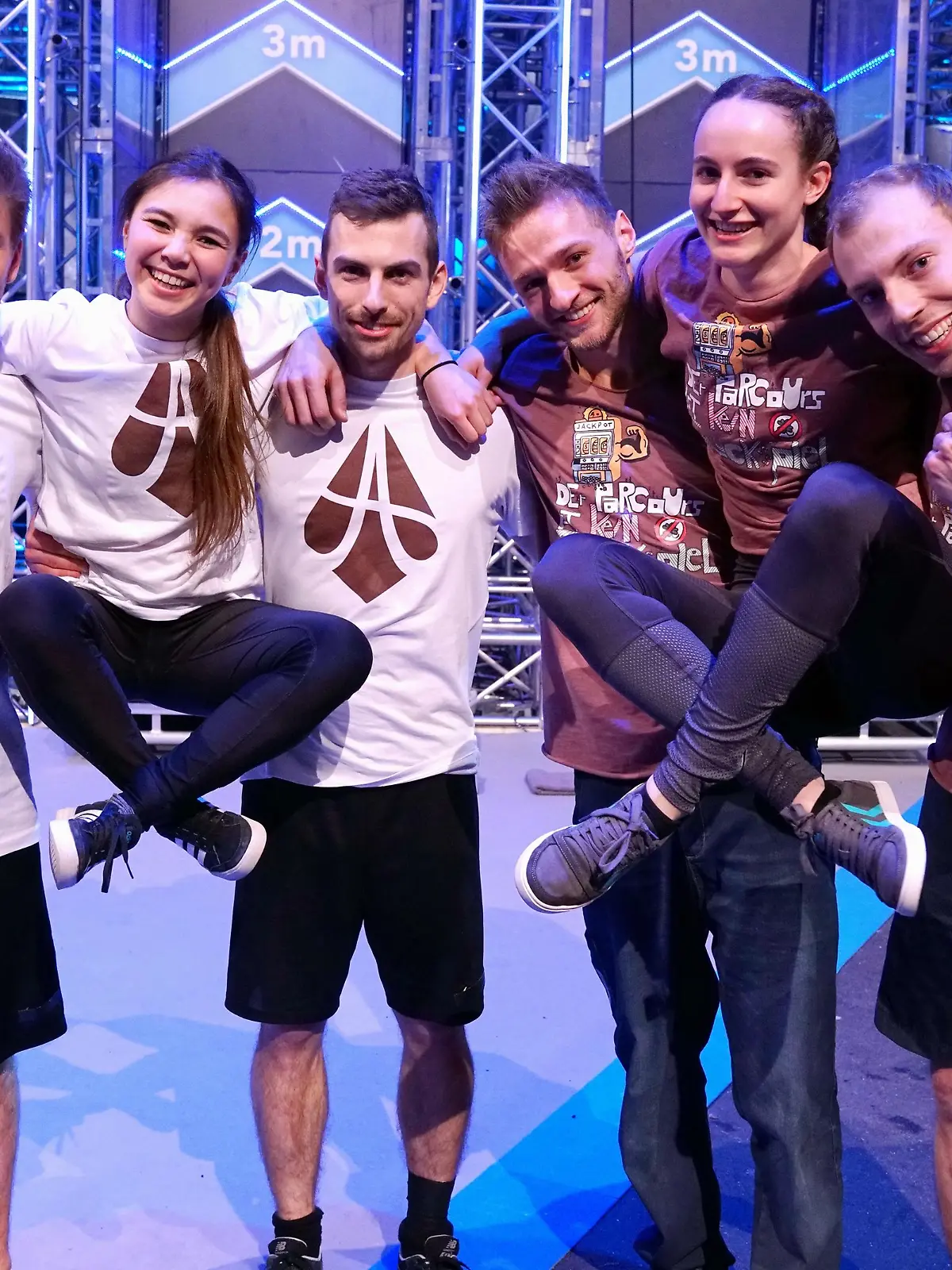 Finalqualifikation: Diese zwei Teams haben es in das Finale geschafft. Links "One Spirit" mit (v.l.) Andreas Wöhle, Silke Sollfrank und Kapitän Benjamin "Benni" Grams und rechts "Die Einamrigen Banditen" mit (v.r.) Philipp van der Grinten, Mia Manojlovic und Kapitän Sladjan Djulabic.