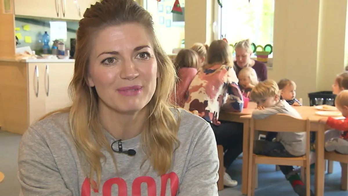Nina Bott macht Babybrei - wie schmeckt er? Dieser Brei soll gesund und lecker sein