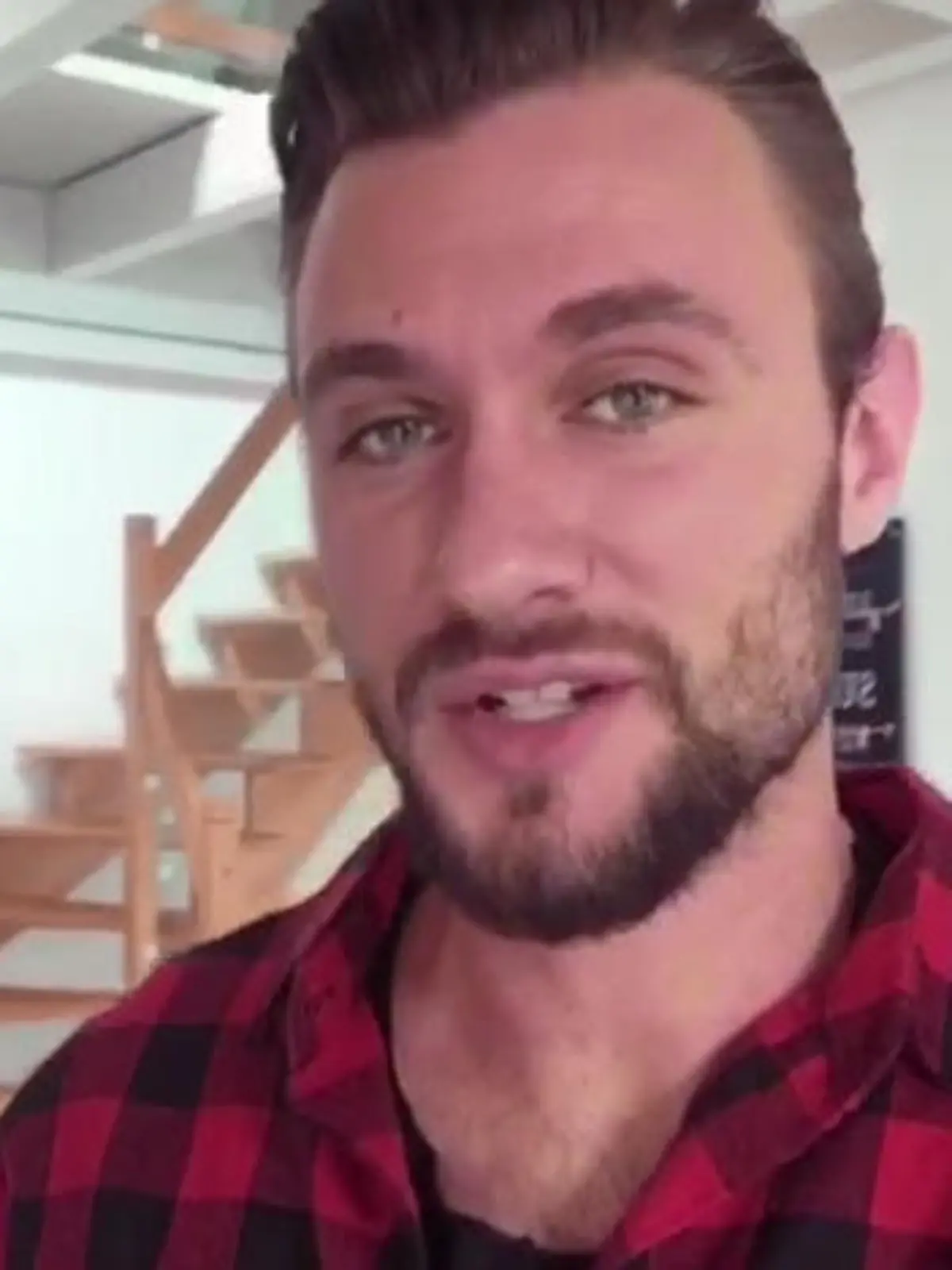 Bild zu: "Michi Bauer wünscht sie eine geile Zeit im Paradise"