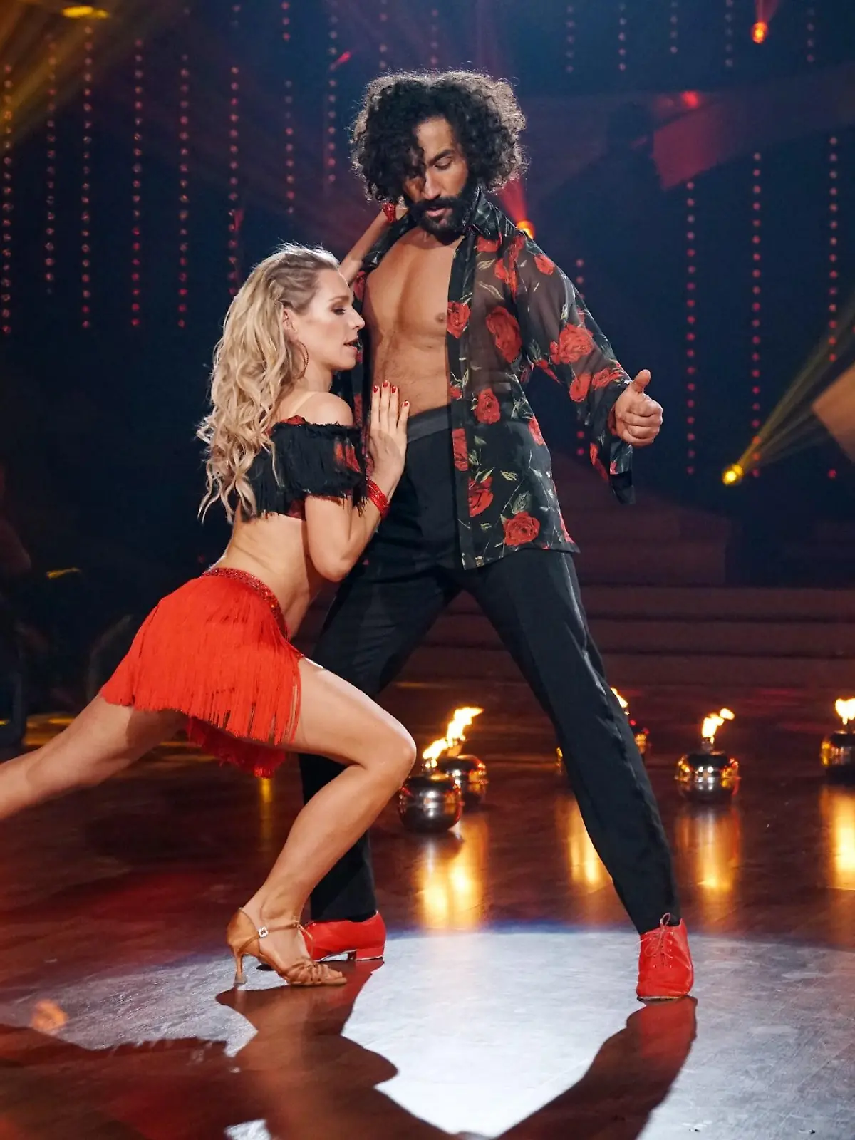 Julia Dietze und Massimo Sinató tanzen Salsa.

Verwendung der Bilder für Online-Medien ausschließlich mit folgender Verlinkung:'Alle Infos zu 'Let's Dance' im Special bei RTL.de: http://www.rtl.de/cms/sendungen/lets-dance.html