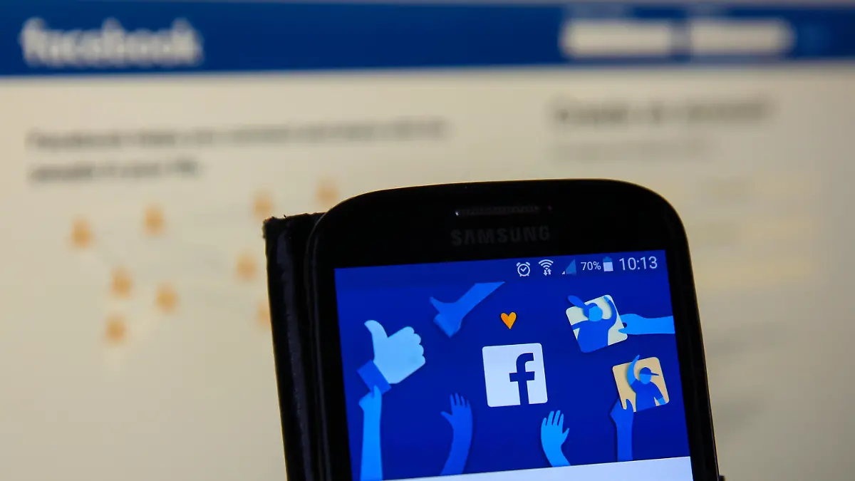 A user using Facebook on mobile phone and desktop. 
According to Facebook, from Monday 9 April 2018 its users will receive a notice on their feeds, titled 'Protecting Your Information' with a link to see what apps they use and what information they have shared with those apps. In addition, the 87 million users who might have had their data shared with Cambridge Analytica will get a more detailed message informing them of this. 

Featuring: Atmosphere, View
Where: London, United Kingdom
When: 08 Apr 2018
Credit: Dinendra Haria/WENN