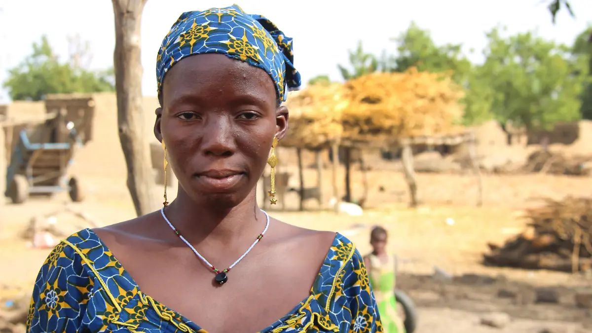 20.03.2018, Mali, M'Pentièrébougou: Das 16-jährige Mädchen Sanamba ist schon mit 14 Jahren verheiratet worden. Das bedeutete das Ende ihrer Schulbildung. (zu dpa «Kleine Mädchen als Bräute: «Ich habe Angst, schwanger zu werden»» vom 07.04.2018) Foto: Jürgen Bätz/dpa +++ dpa-Bildfunk +++