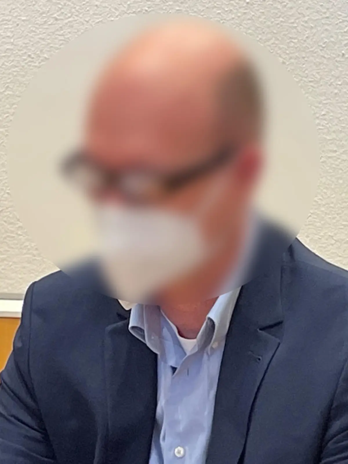 Ex-Schulleiter Patrick B. muss sich wegen Missbrauchs von zwanzig möglichen Opfern vor dem Landgericht Fulda verantworten.