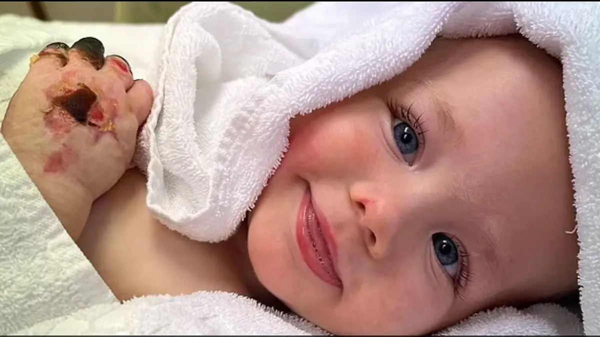 Baby Ryan im Krankenbett close