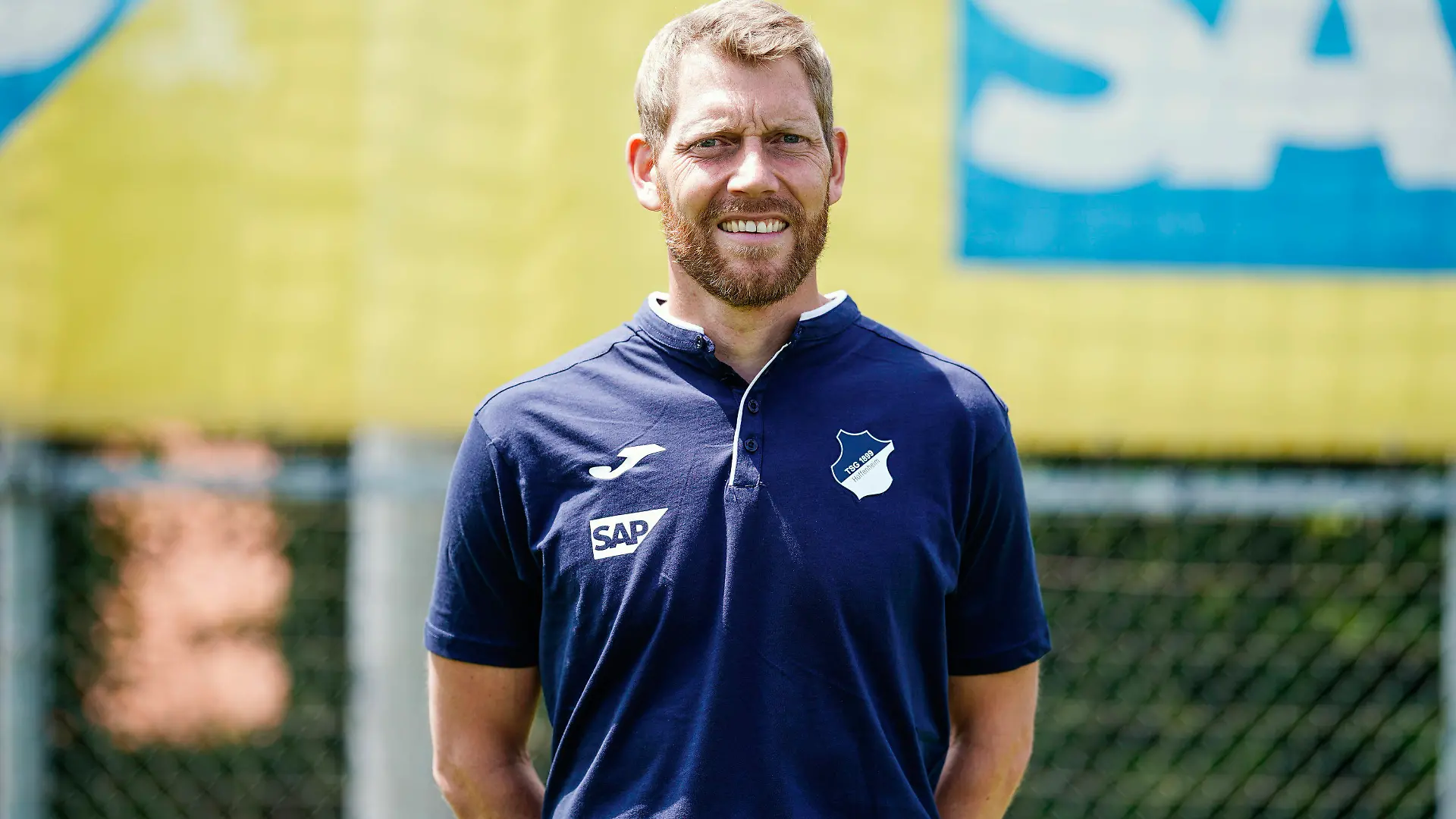 ARCHIV - 06.07.2022, Baden-Württemberg, Sinsheim: Fototermin TSG Hoffenheim, Mannschaftsfoto und Porträts, Trainingszentrum. Torwarttrainer Michael Rechner. Er soll Top-Kandidat auf den Posten des Torwarttrainers beim FC Bayern sein. (zu dpa: «Neuer Bayern-Torwarttrainer: Hoffenheims Rechner als Wunschlösung?») Foto: Uwe Anspach/dpa +++ dpa-Bildfunk +++